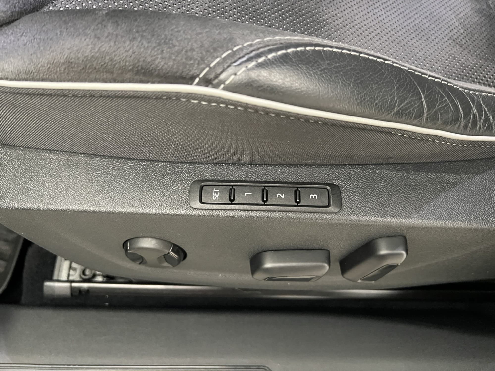 Skoda Enyaq 80x Sportline Kamera CarPlay Navi Rattvärme