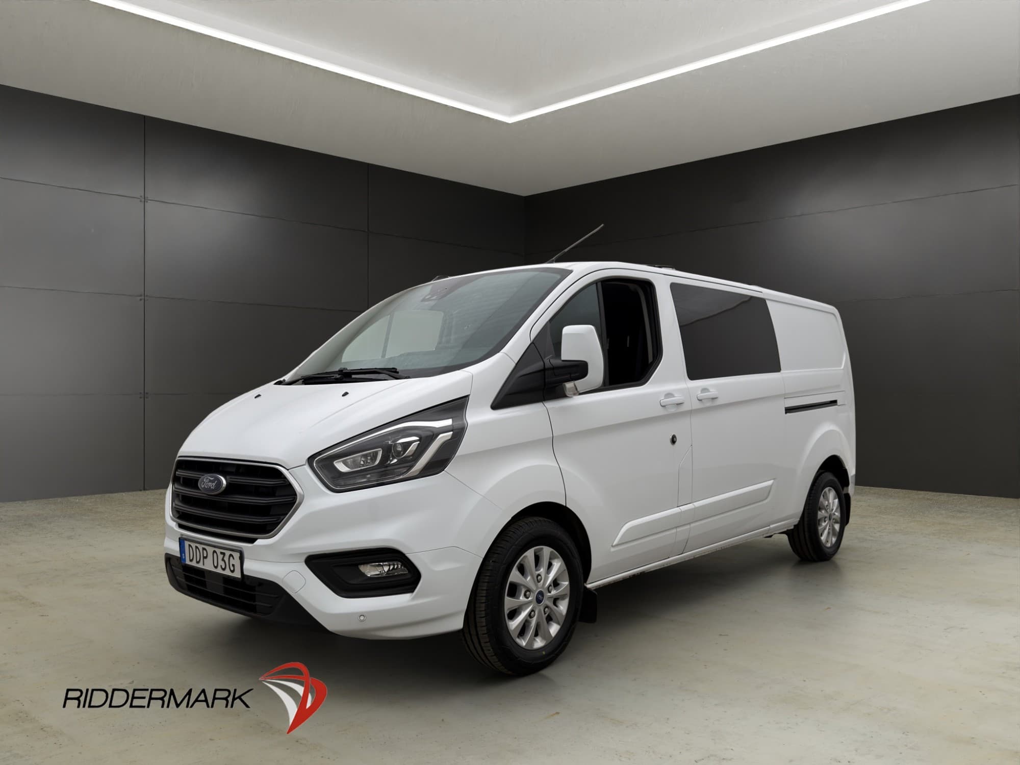 Ford Transit Custom CrewVan L2 Värm Drag Kamera CARPLAY MOMS