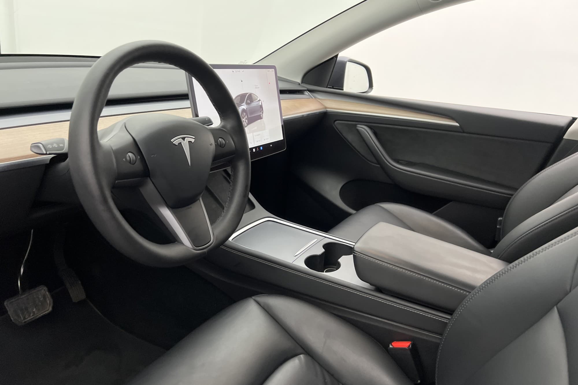 Tesla Model Y Long Range AWD Autopilot Svensksåld MOMS