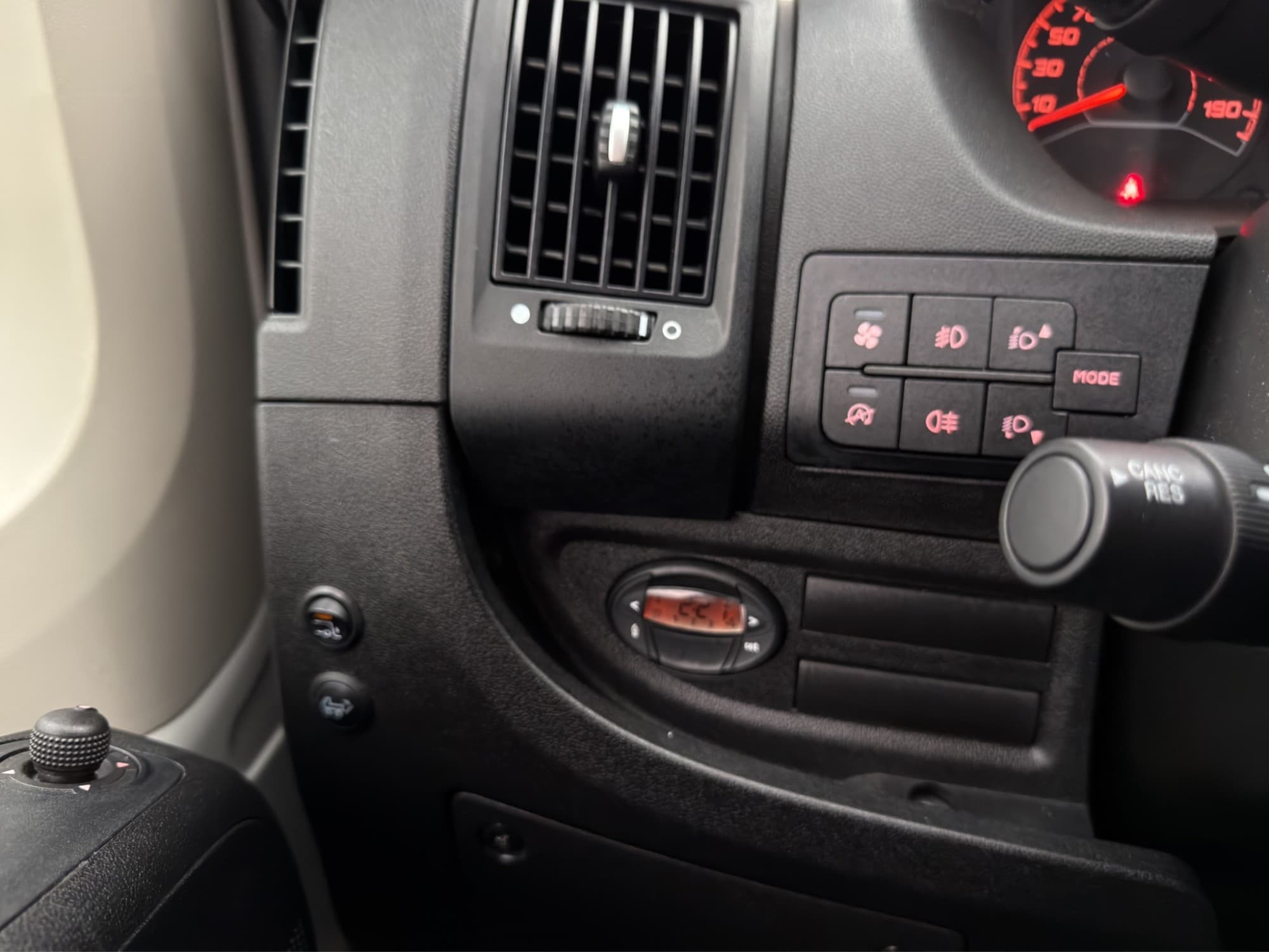 Peugeot Boxer 2.0HDi BAKGAVELLYFT B-Kamera Moms 1-BRUKARE