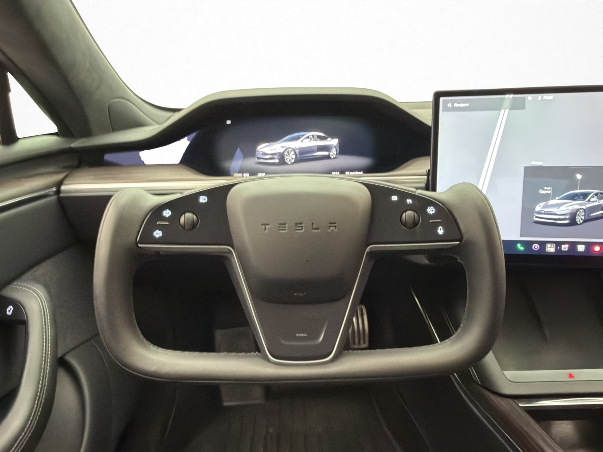 Tesla Model S AWD Luftfjädring Yoke MOMS Svensksåld