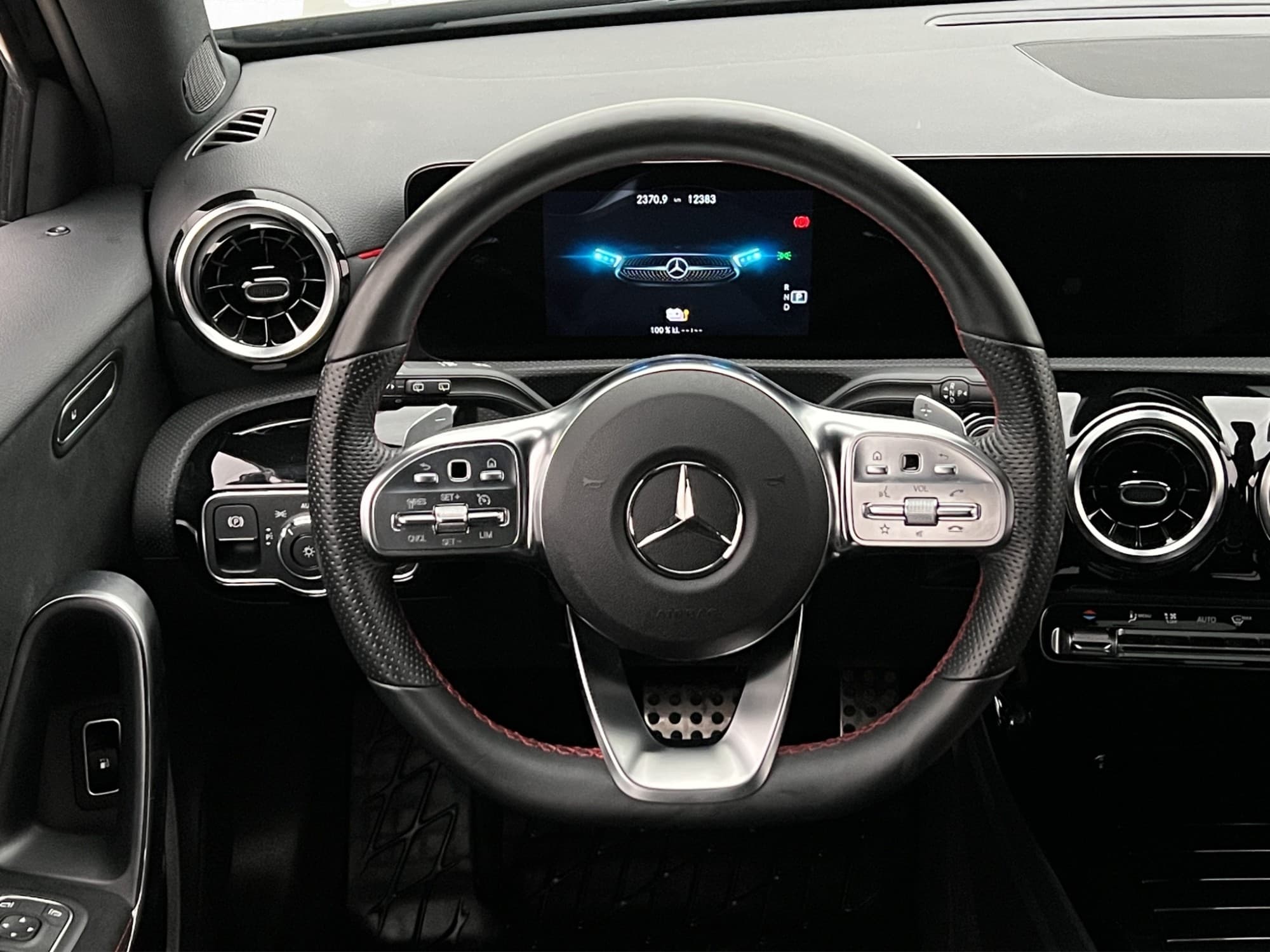 Mercedes-Benz A 250 e AMG Wide Kamera Sportstolar CarPlay