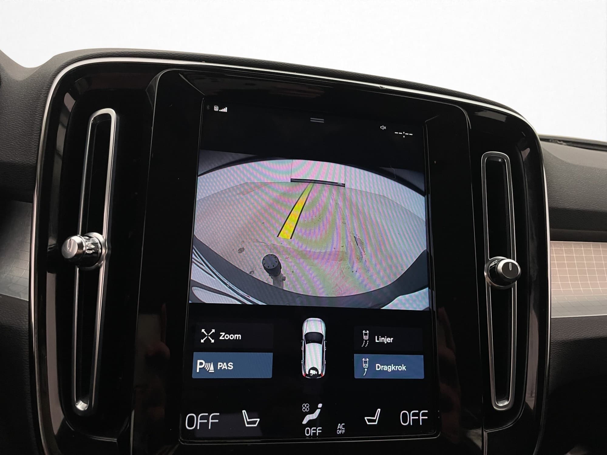Volvo XC40 T2 Momentum Kamera Drag Värmare Rattvärme En-Bruk