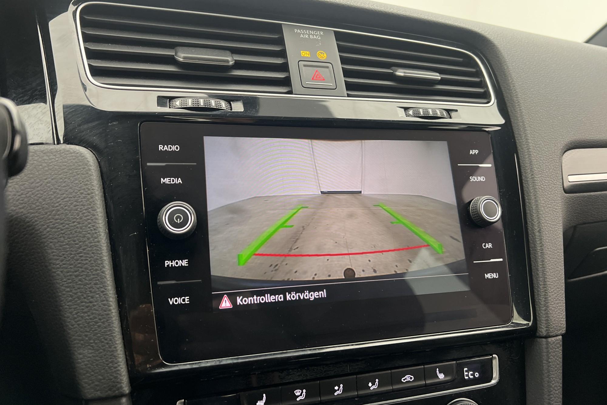 Volkswagen Golf GTE 204hk P-Värmare Kamera CarPlay Drag