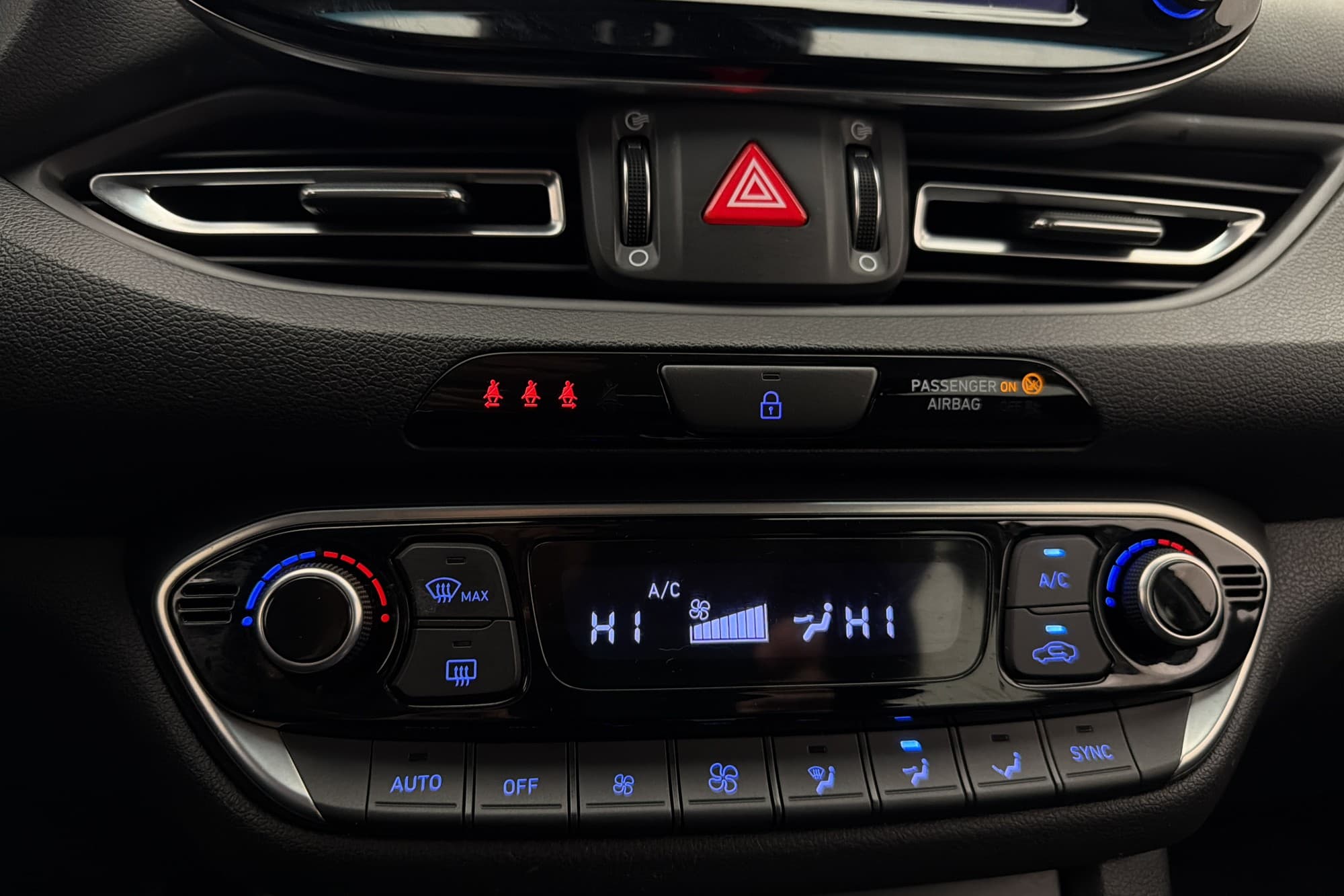 Hyundai i30 1.5 T-GDI 160hk Advanced Kamera CarPlay Rattvärm