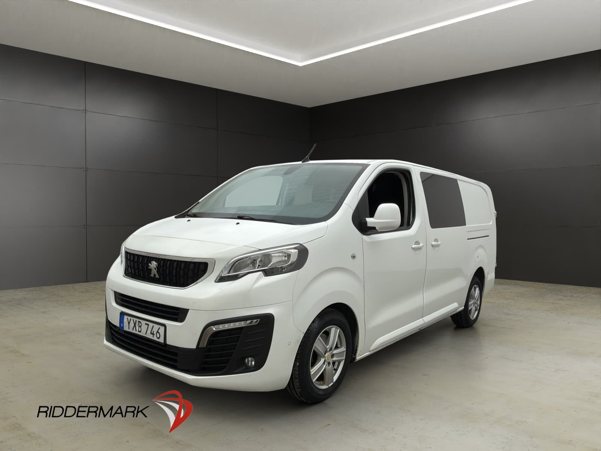 Peugeot Expert L3 CrewVan 177hk Värmare Dragkrok Kamera Moms