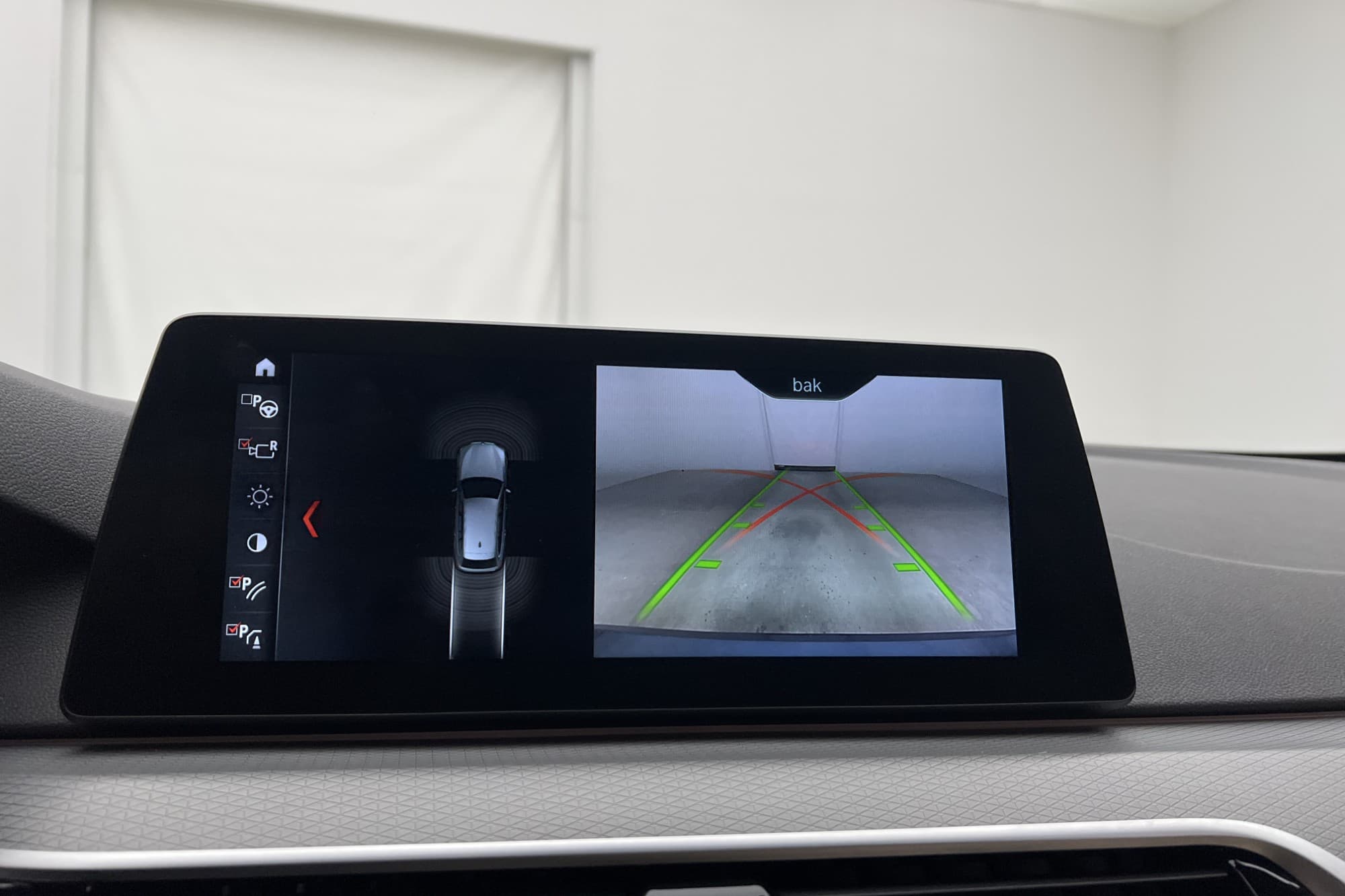 BMW 520 d xDrive Touring M-Sport H/K Cockpit HUD Kamera Drag