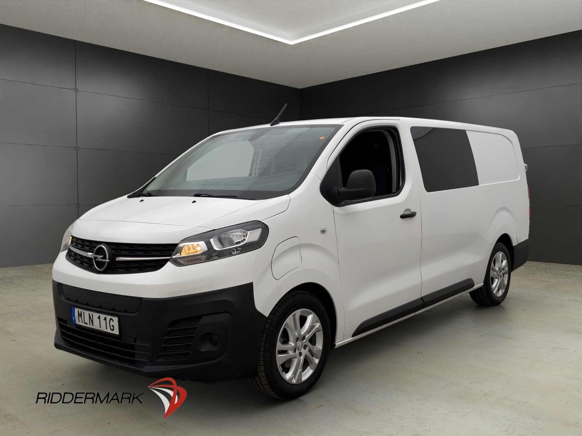 Opel Vivaro-e CrewVan L3 PDC Farthållare CARPLAY 6-Sits MOMS