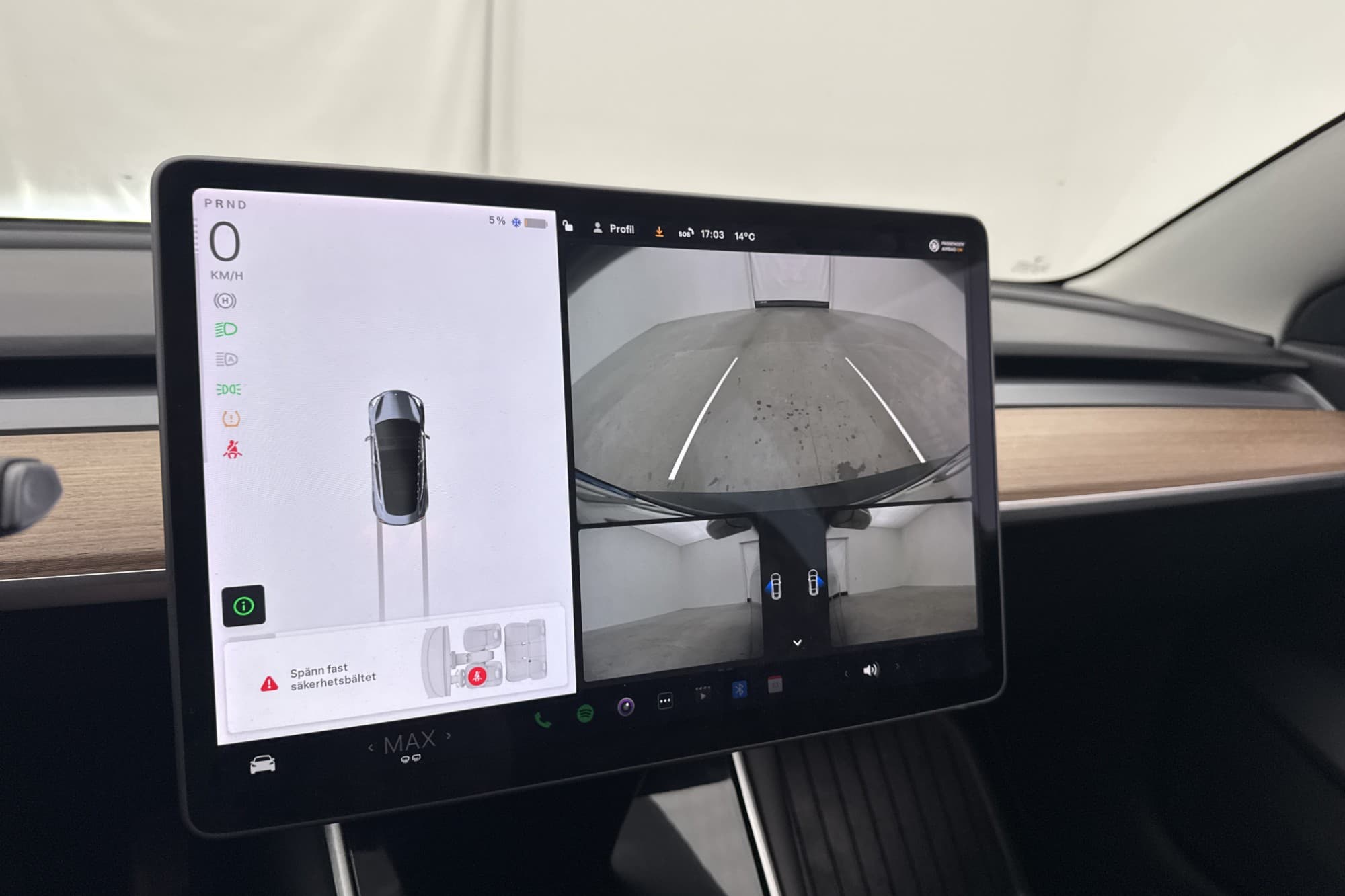 Tesla Model 3 Standard Range Plus Svensksåld Autopilot