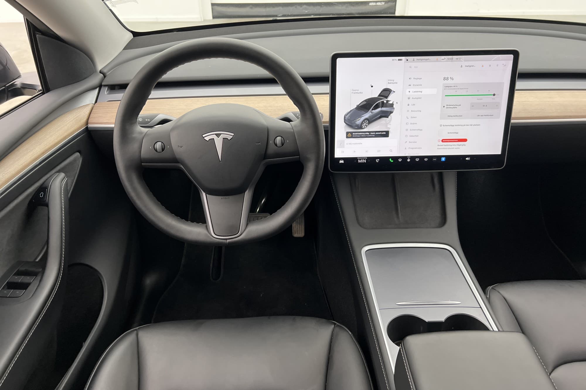 Tesla Model Y Long Range AWD Svensksåld Autopilot Drag MOMS