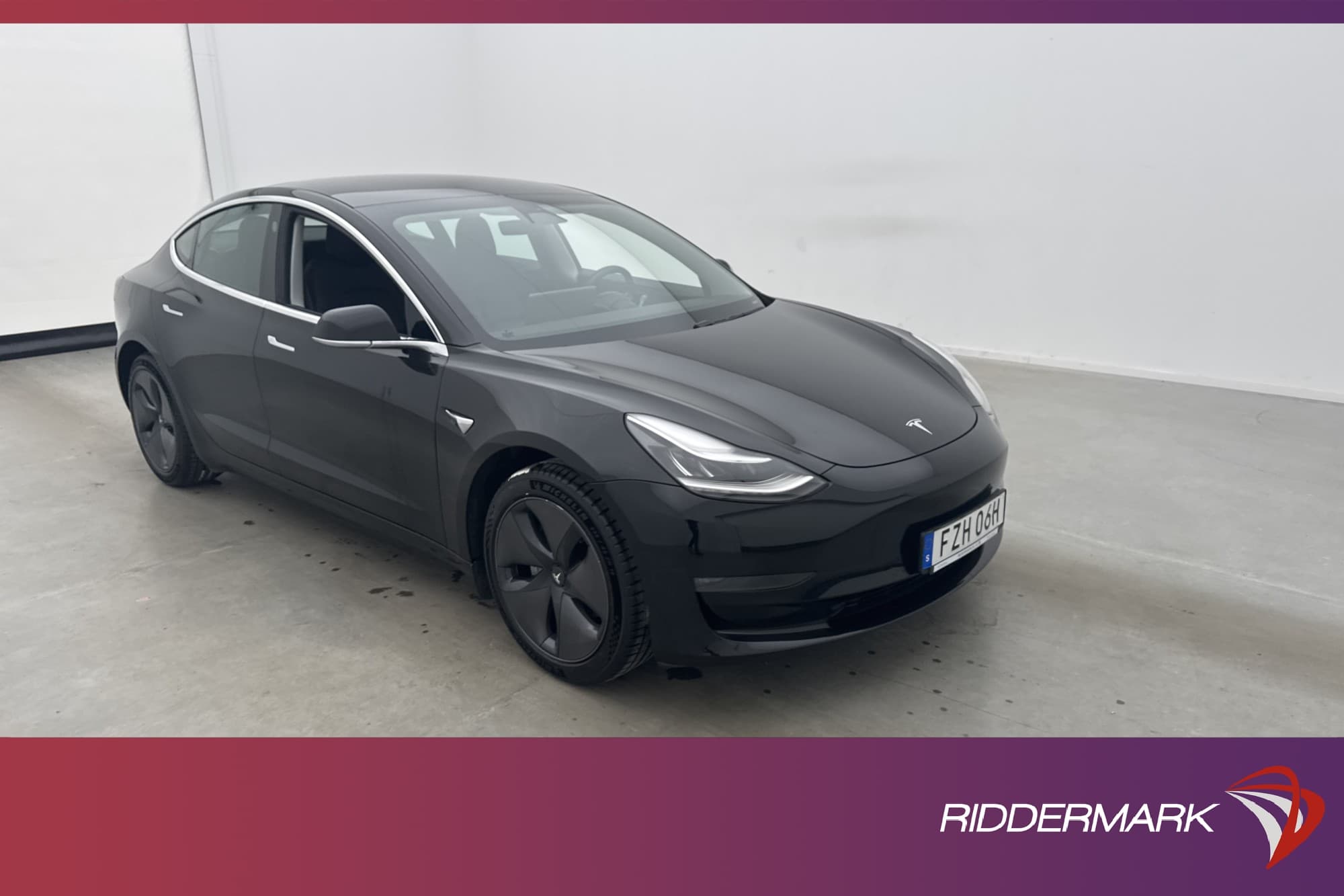 Tesla Model 3 Standard Range Plus Svensksåld Autopilot Pano