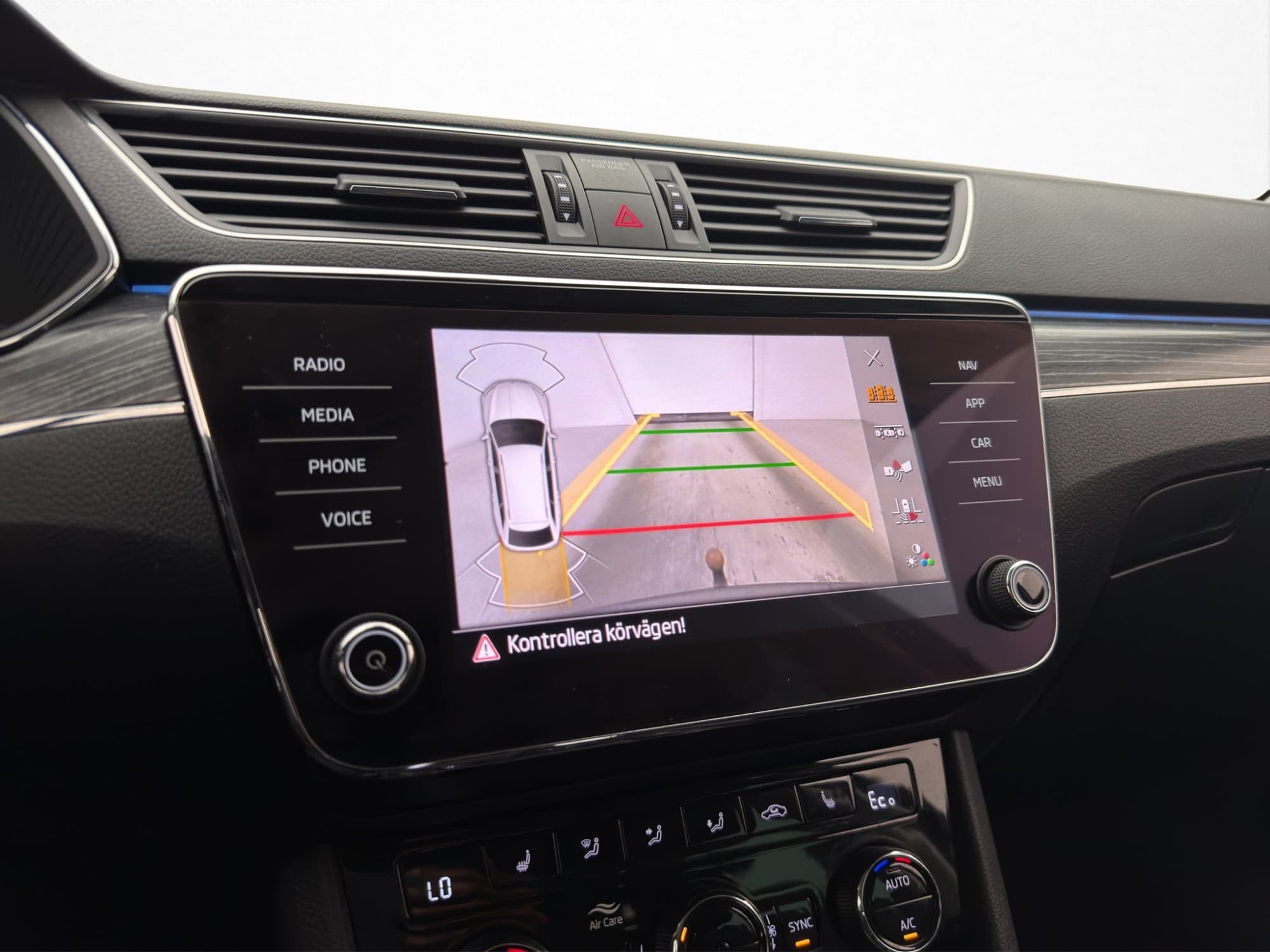 Skoda Superb iV Plug-in Värmare Cockpit Drag Kamera Skinn
