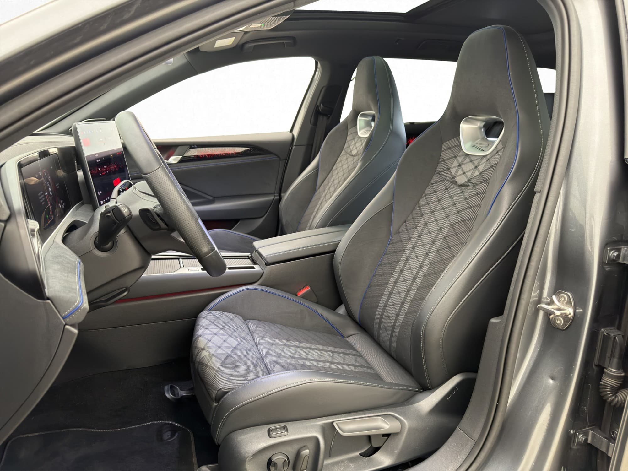 Volkswagen Passat 4Motion R-Line Harman Pano 360° Drag
