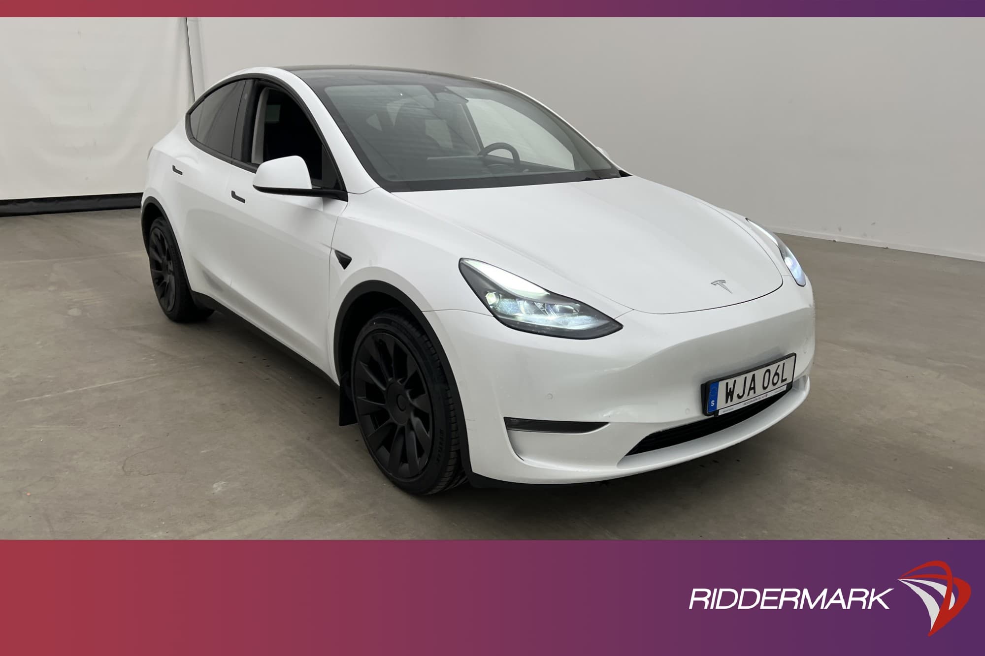 Tesla Model Y Long Range AWD Pano Värmepump Svensksåld MOMS