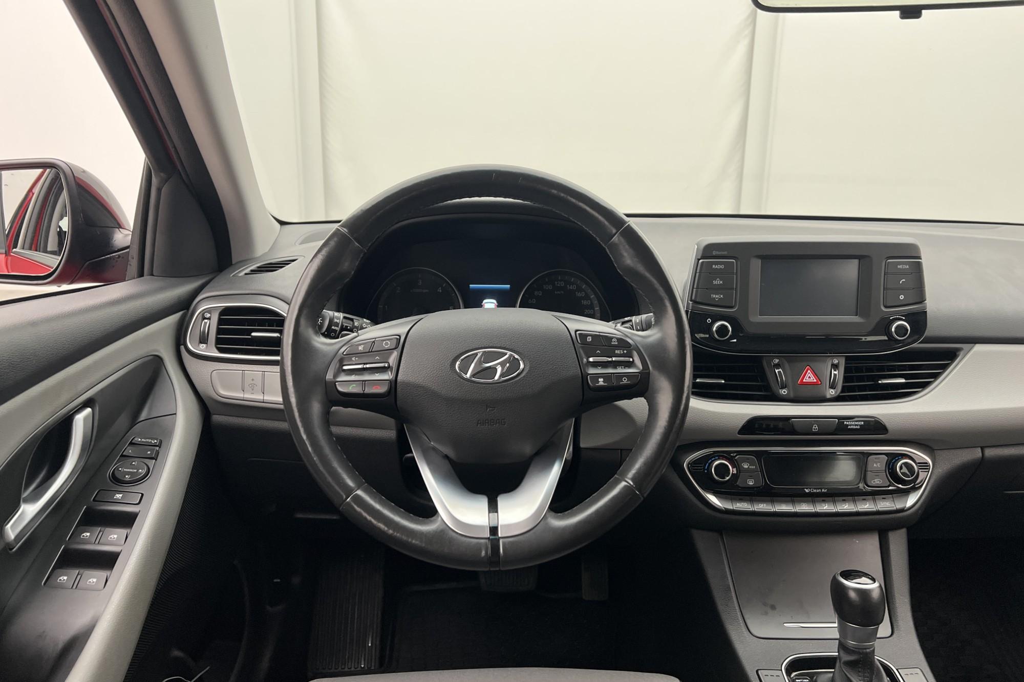 Hyundai i30 CRDi 110hk Comfort M-Värmare Kamera Rattvärme