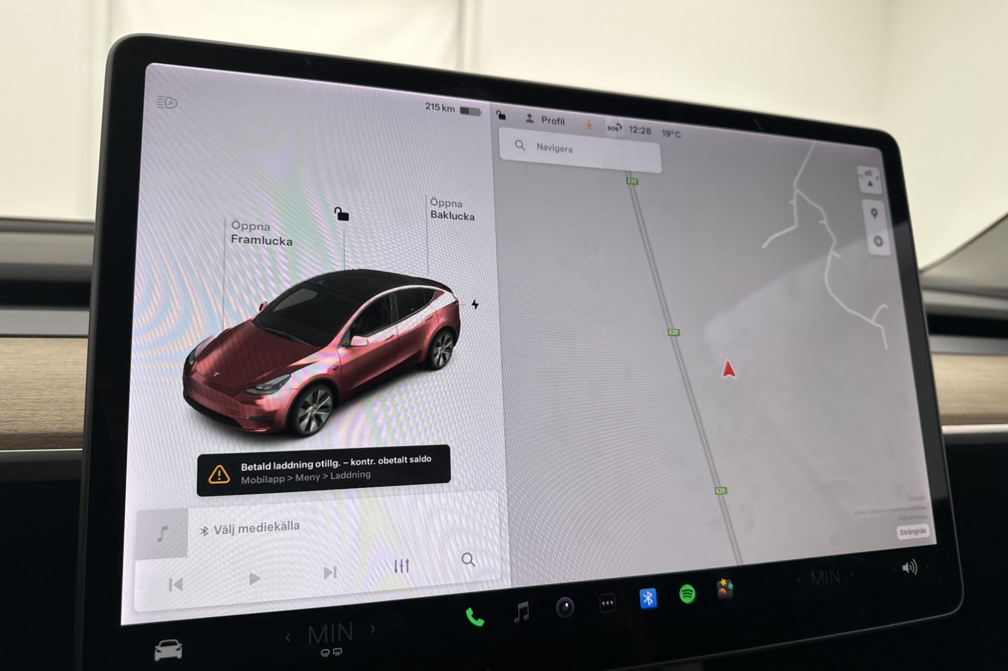 Tesla Model Y Long Range AWD Svensksåld Autopilot Moms