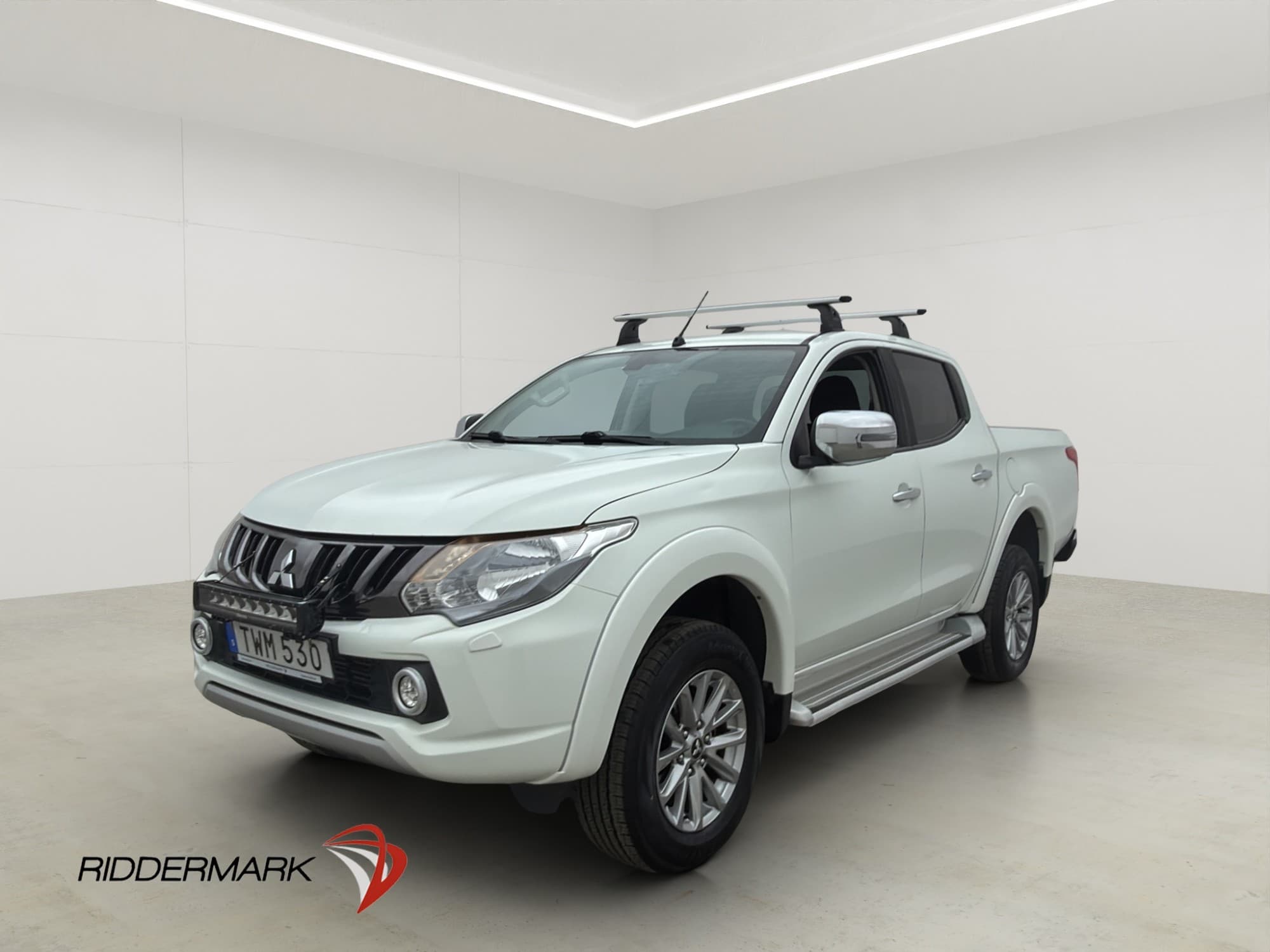 Mitsubishi L200 181hk 4WD Dragkrok B-Kamera Diff Skinn MOMS