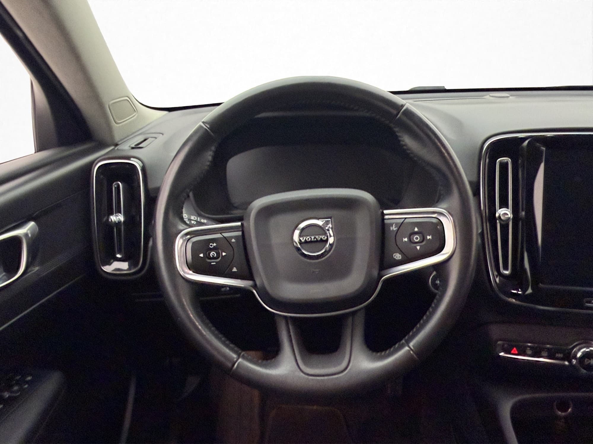 Volvo XC40 D4 AWD 190hk Momentum VOC Värm Kamera Skinn Drag