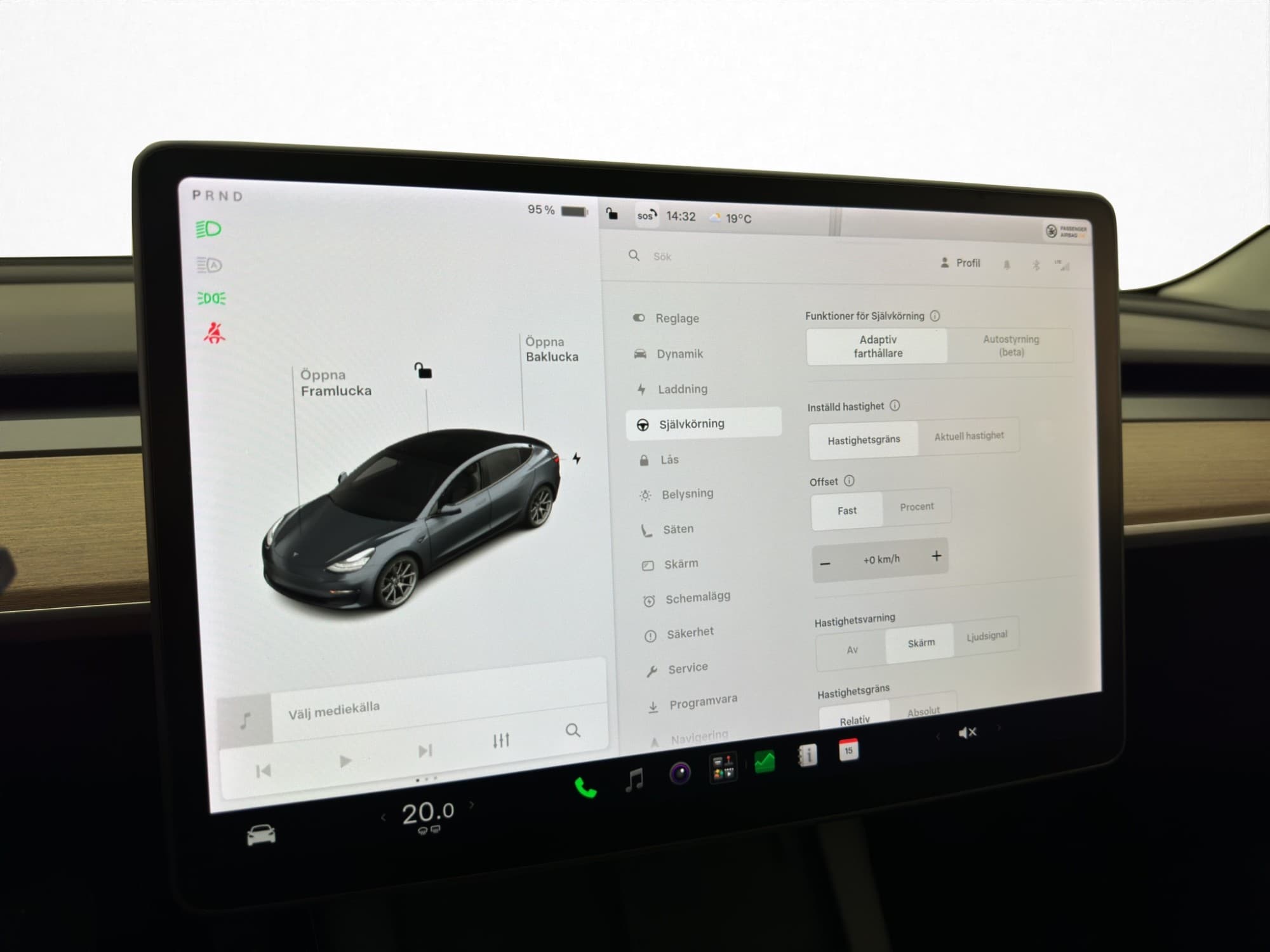 Tesla Model 3 Long Range AWD 440hk Pano Kamera Autopilot