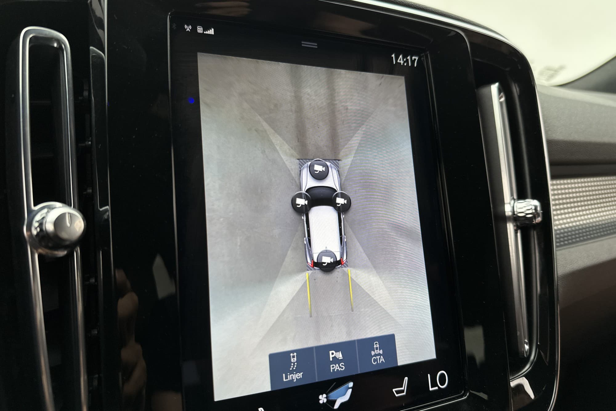 Volvo XC40 Recharge T4 211hk R-Design Värmare H/K 360° Skinn