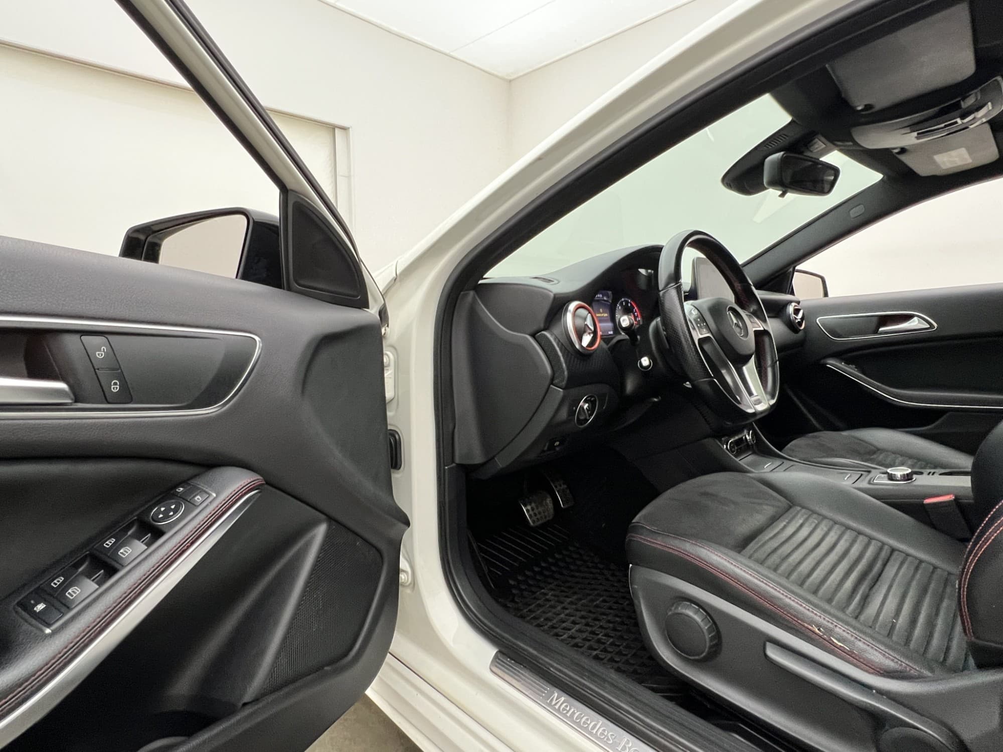 Mercedes-Benz A180 AMG Line Panorama Night Package