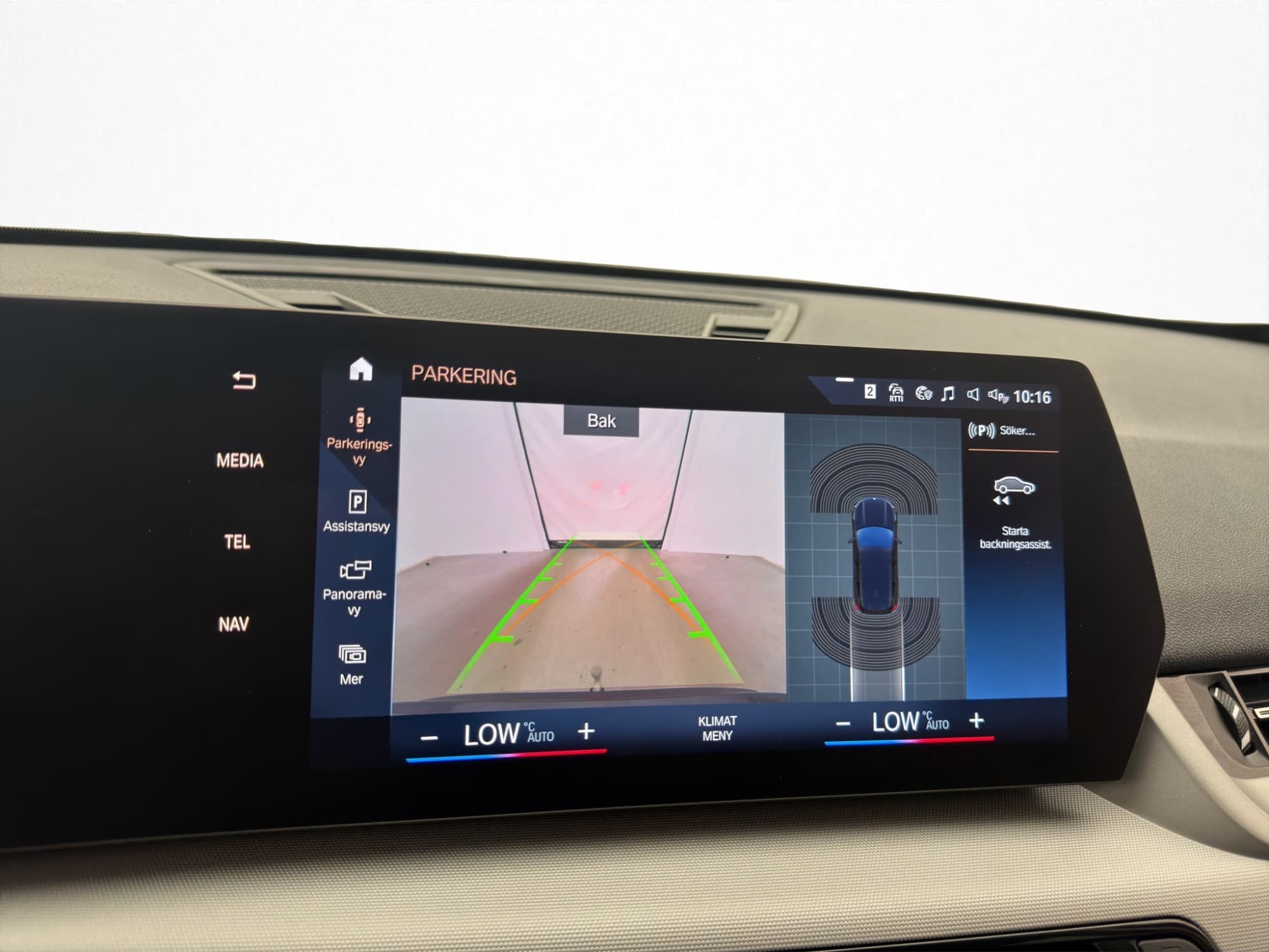 BMW iX1 xDrive30 306hk Värmare Drag Kamera CarPlay Navi MOMS