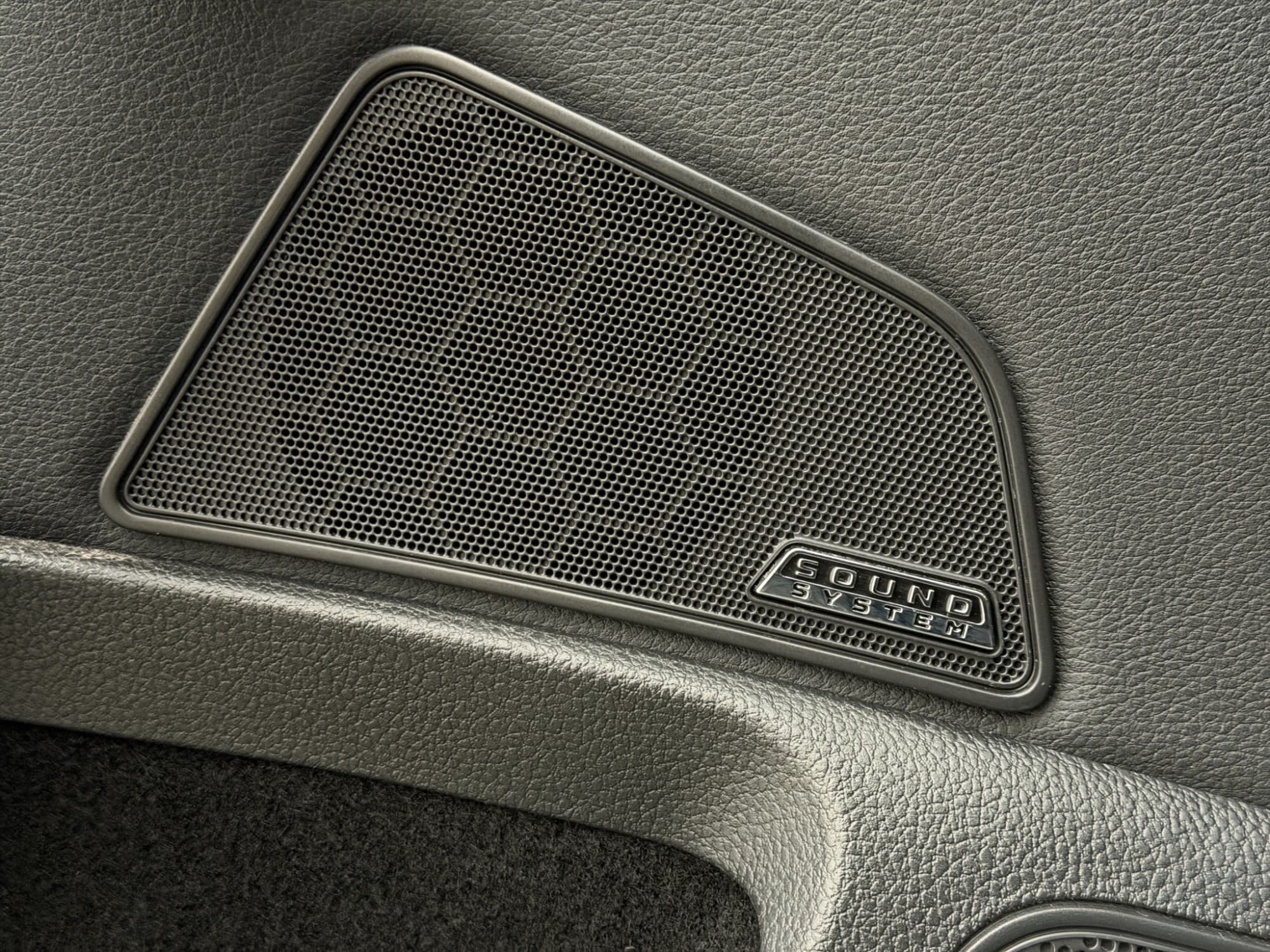 Skoda Superb iV Plug-in Värmare Cockpit Drag Kamera Skinn