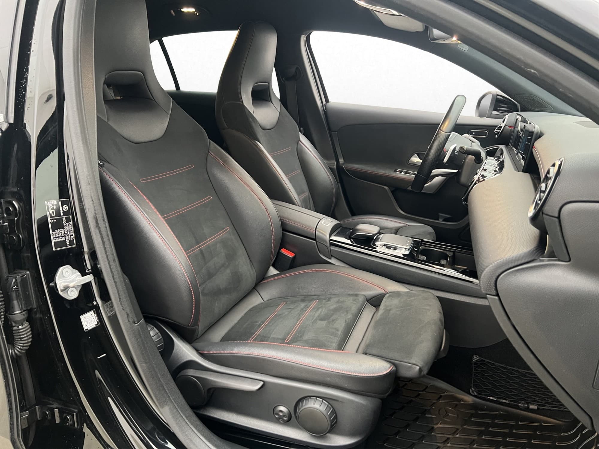 Mercedes-Benz A180 AMG Line Kamera Halvskinn Farthållare
