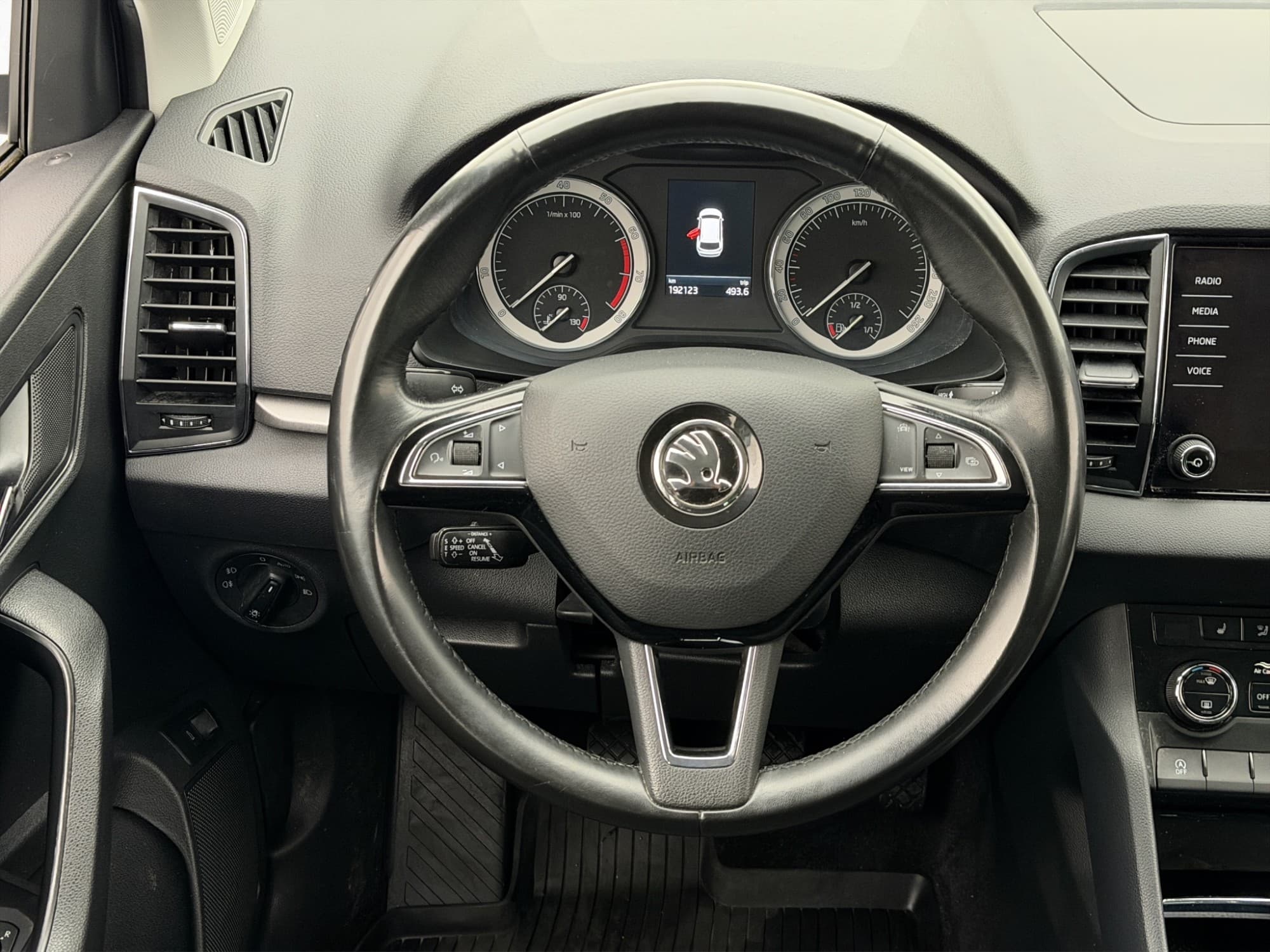 Skoda Karoq TSI 115hk Ambition CarPlay Kamera Adpt-Fart Drag