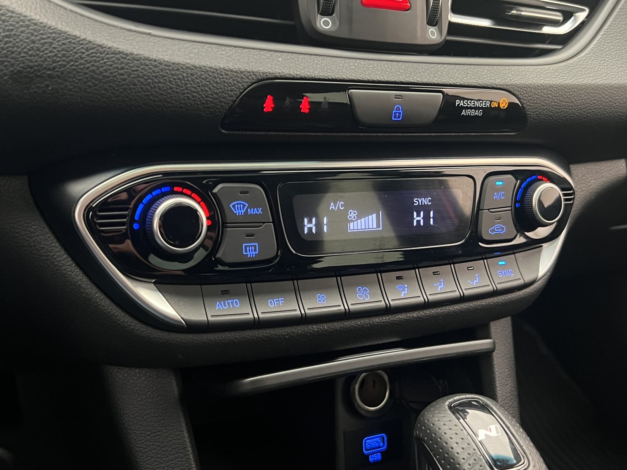 Hyundai i30 Fastback 1.5 T-GDI Taklucka Kamera Rattvärme