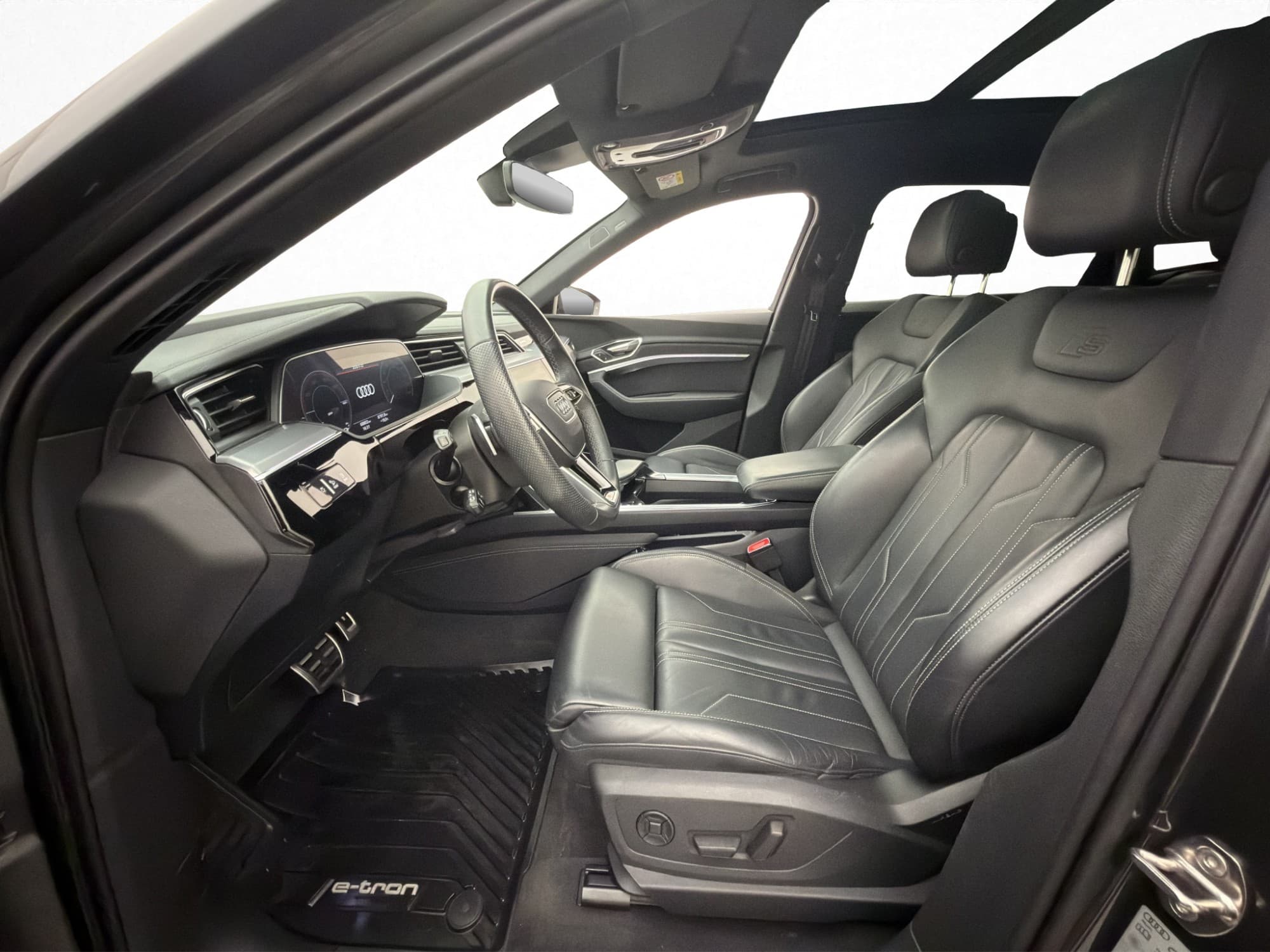 Audi Q8 50 e-tron Quattro 340hk S-Line Pano B&O 360° Drag