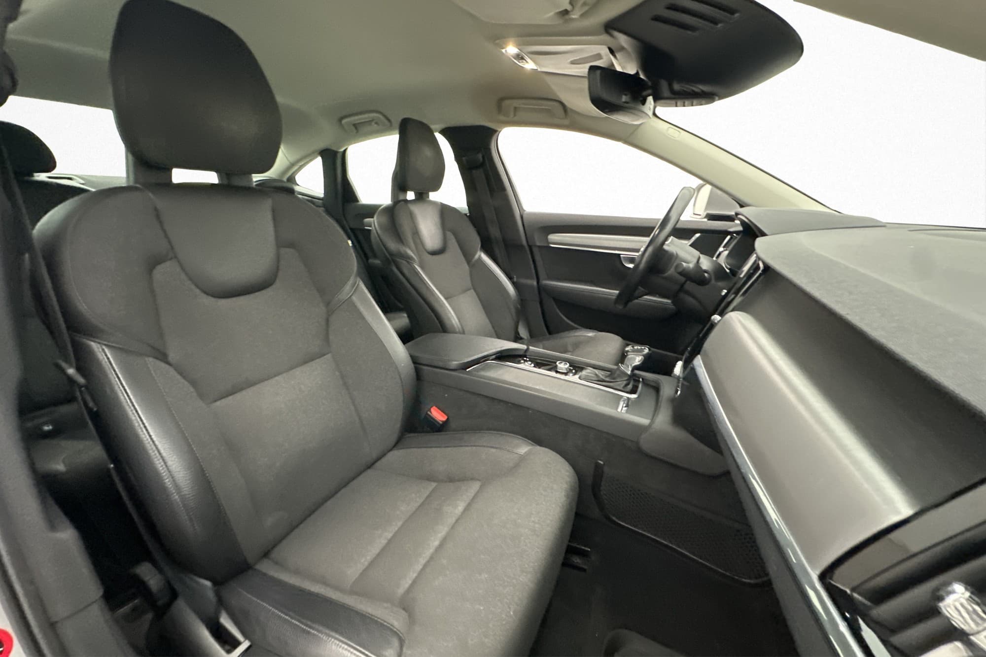 Volvo S90 D4 AWD Momentum VOC 360° Värmare HalvSkinn Drag