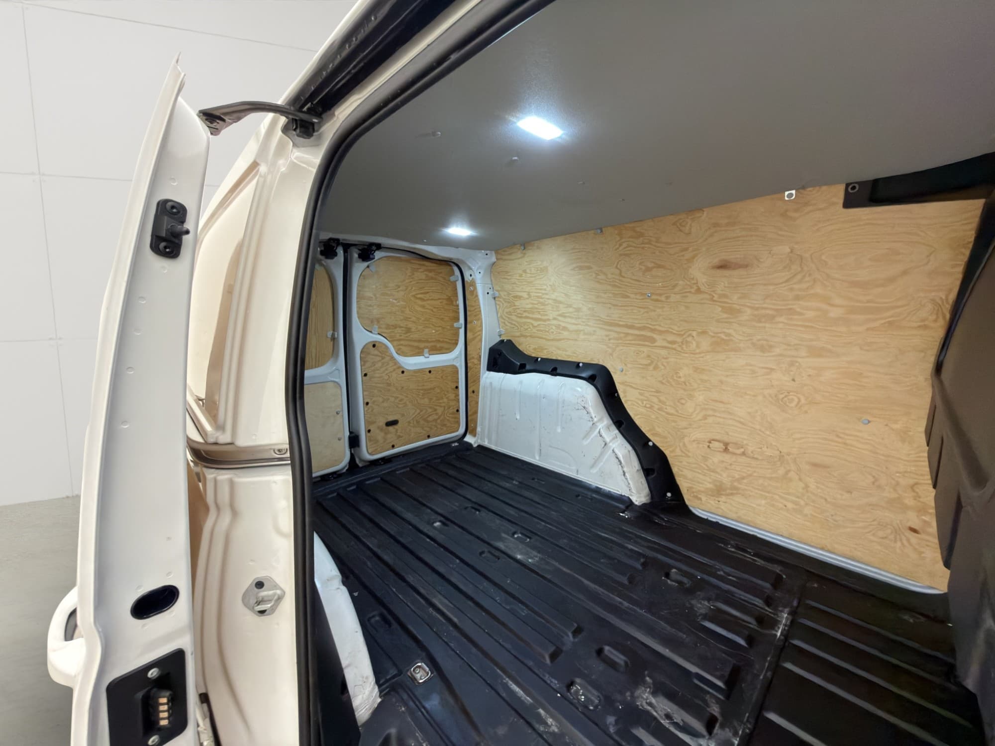 Volkswagen Caddy Maxi Cargo Värmare PDC Drag CARPLAY MOMS