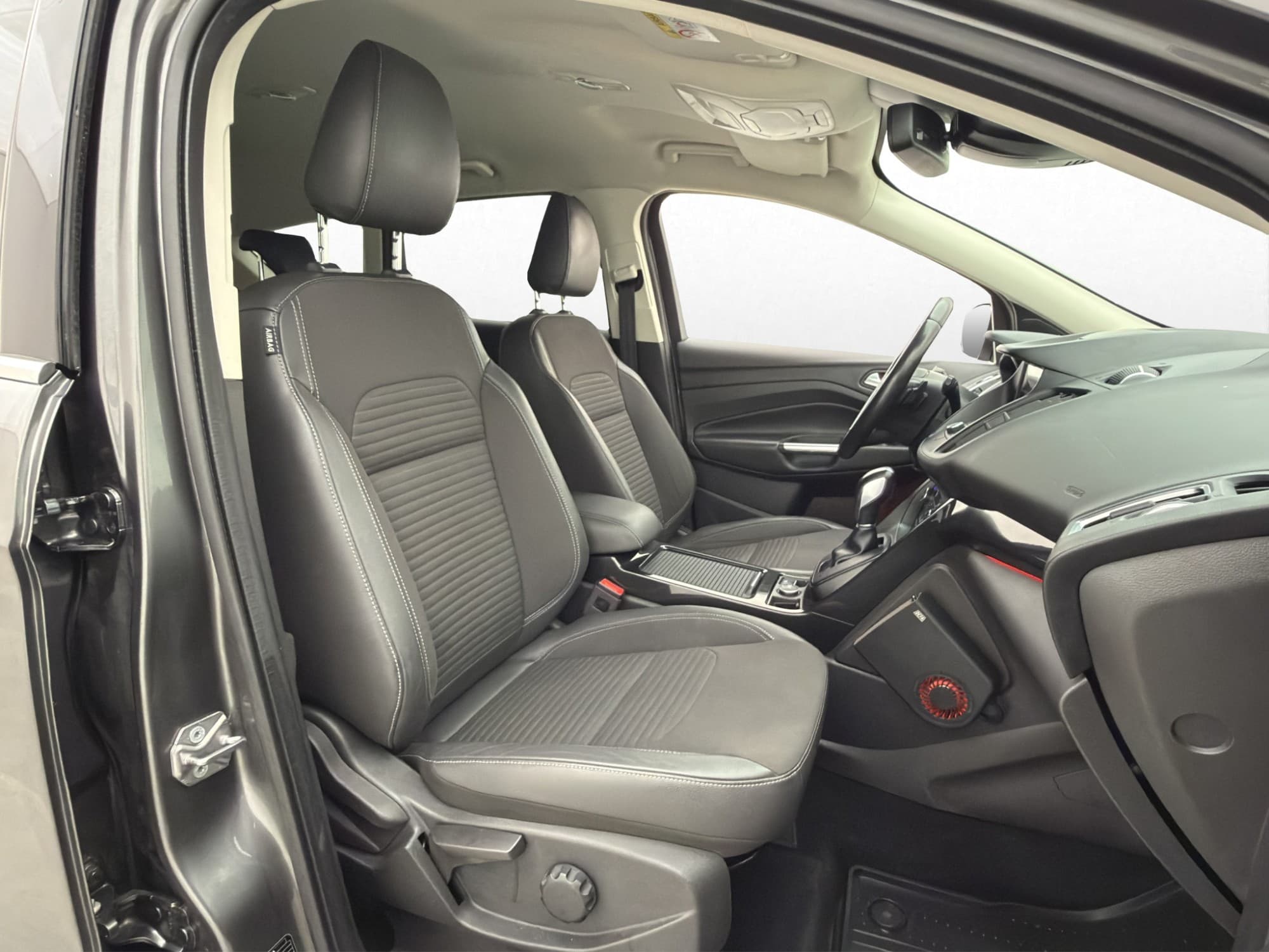 Ford Kuga 1.5 TDCi 120hk Titanium M-Värmare Drag Halvskinn