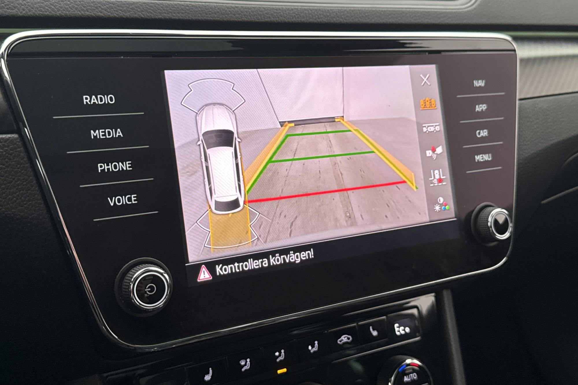 Skoda Superb iV Plug-in 218hk Sportline Cockpit Pano Kamera