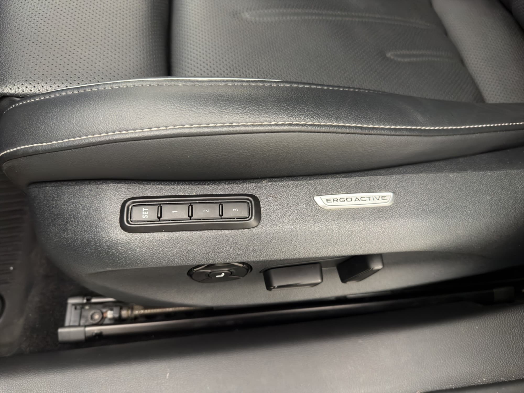 Volkswagen Passat Sportscombi eHybrid Värm Drag 360° Skinn