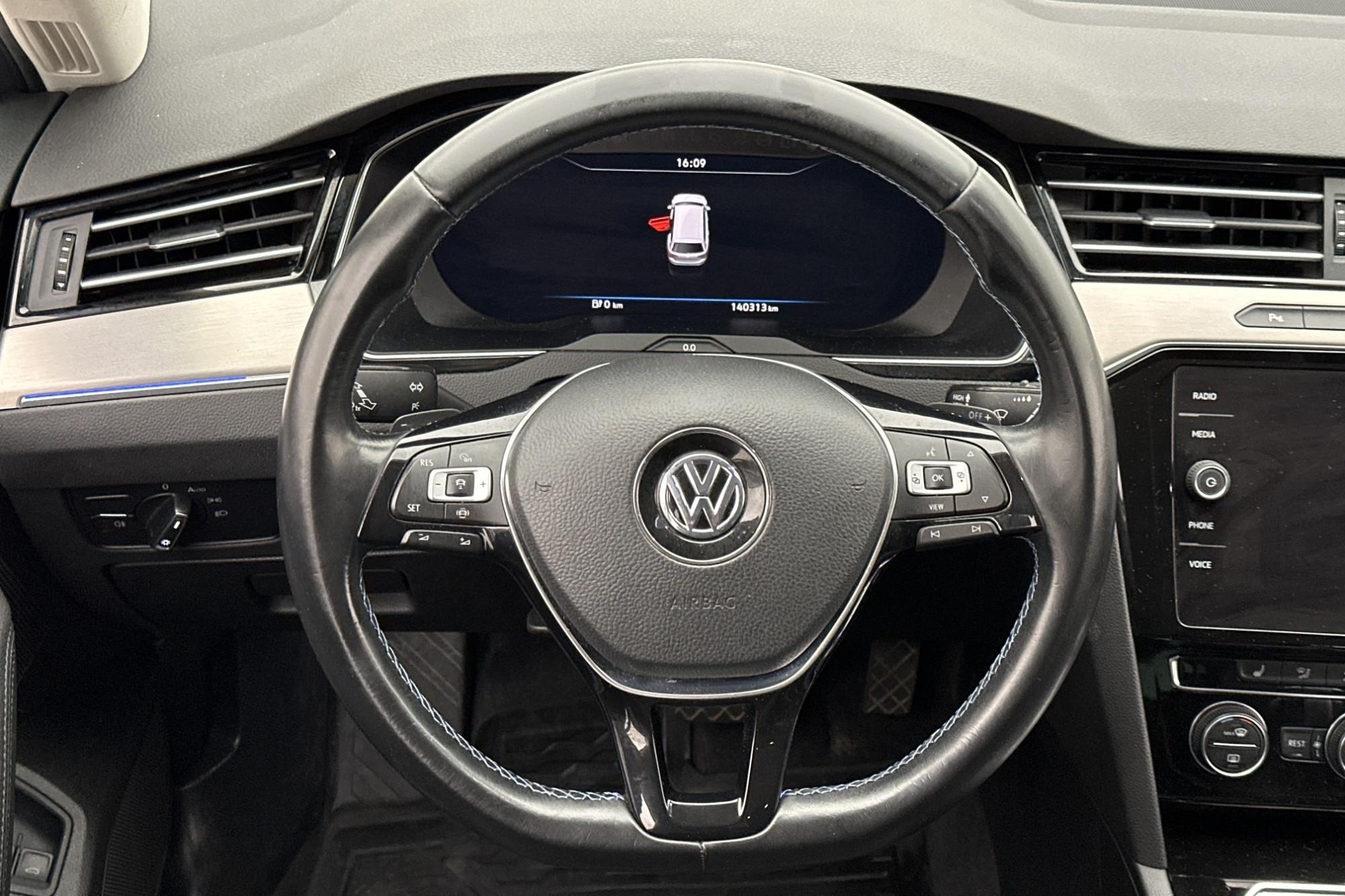 Volkswagen Passat GTE 218hk Cockpit CarPlay Kamera Drag