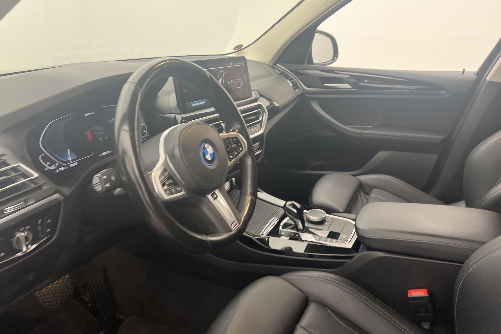 BMW X3 xDrive30e 292hk Cockpit Kamera Skinn Rattvärme Drag