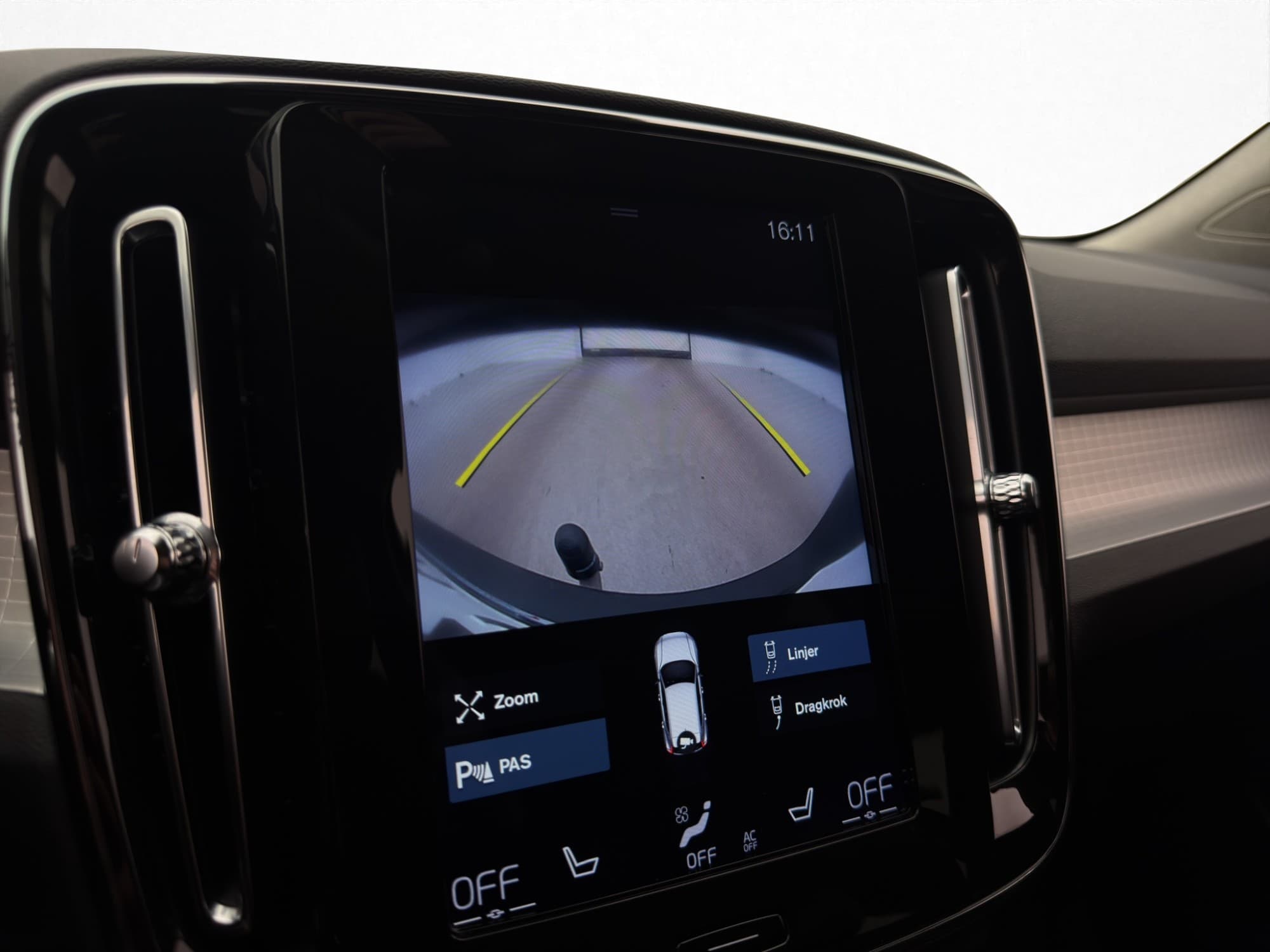 Volvo XC40 T4 Momentum M/K-Värm VOC Kamera Rattvärme Drag