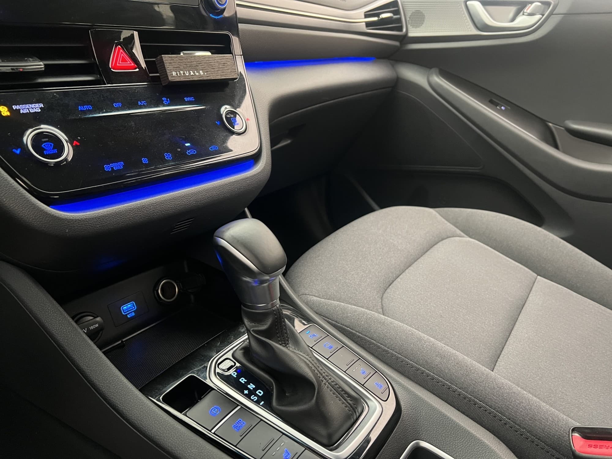 Hyundai Ioniq 1.6 + 8.9 kWh DCT 164hk Premium Kamera CarPlay
