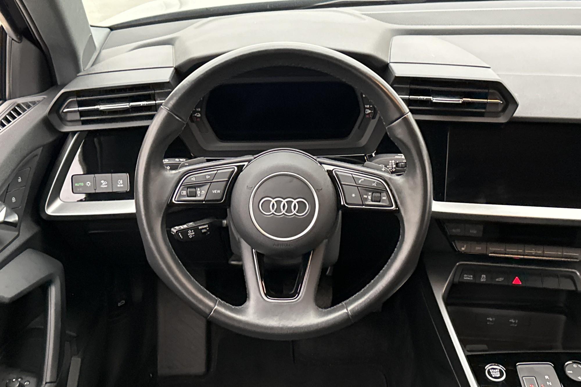 Audi A3 Sportback 45 TFSI e S-Line Cockpit Adaptiv-fart MOMS