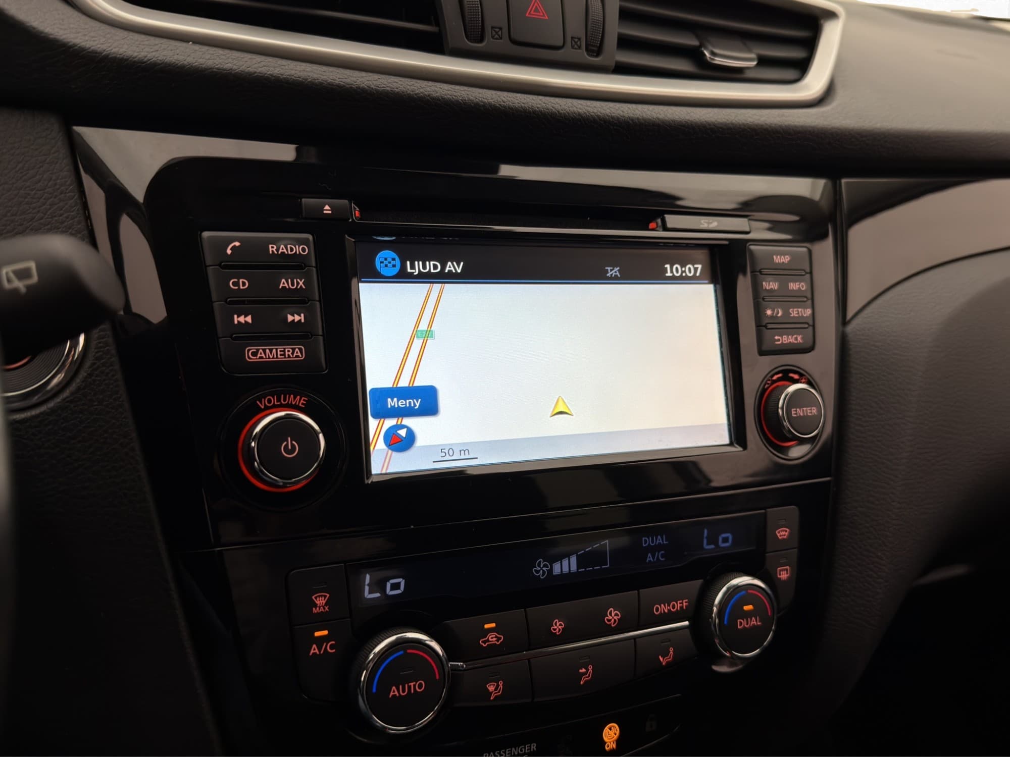 Nissan Qashqai 1.2 115hk Tekna 360° Navi Halvskinn Elstol