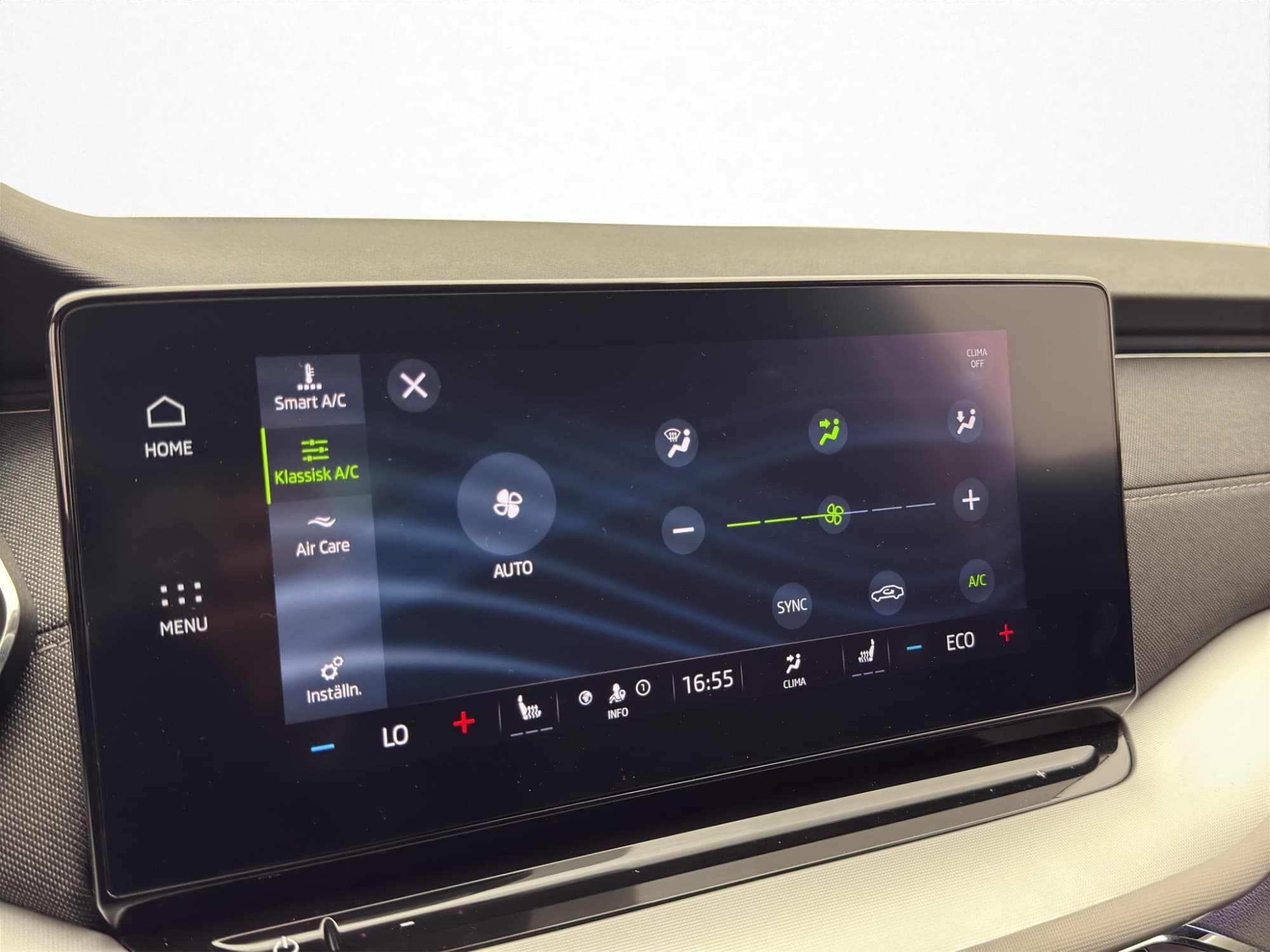 Skoda Octavia Kombi IV Plug-in Style Värmare Kamera CarPlay