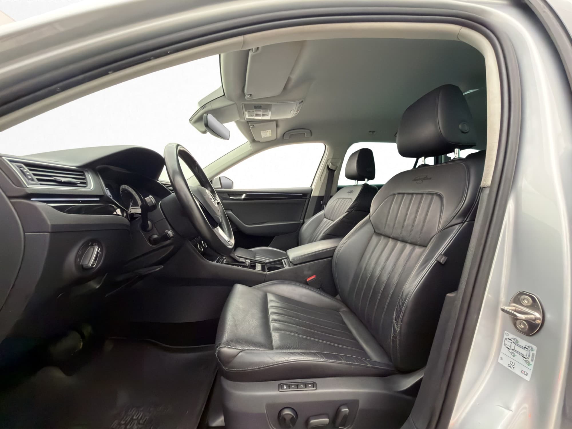 Škoda Superb 190hk 4x4 L&K Värmare Skinn Kamera Canton Drag