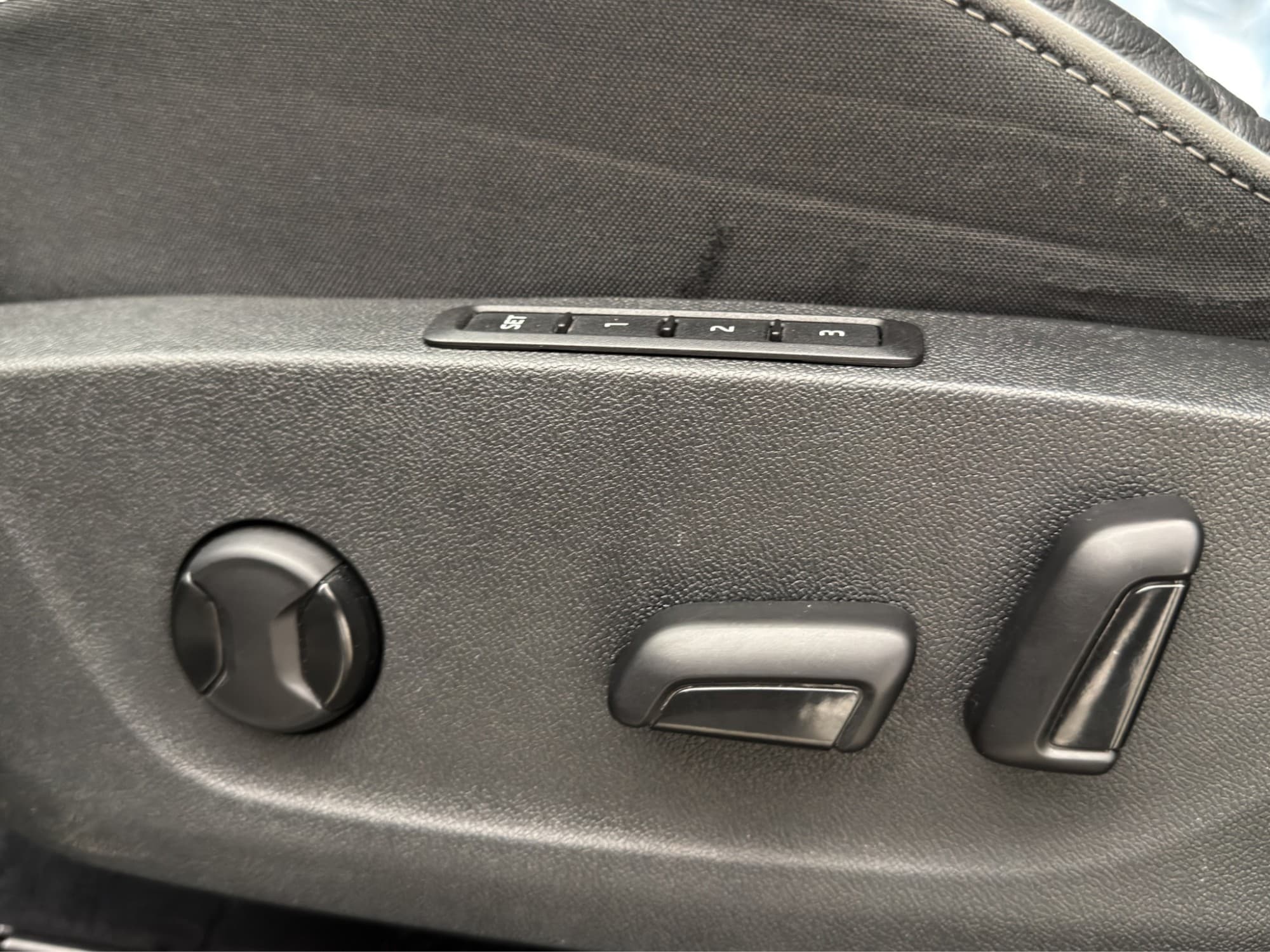 Škoda Enyaq 80x Sportline Kamera Navi CarPlay Drag Adaptiv