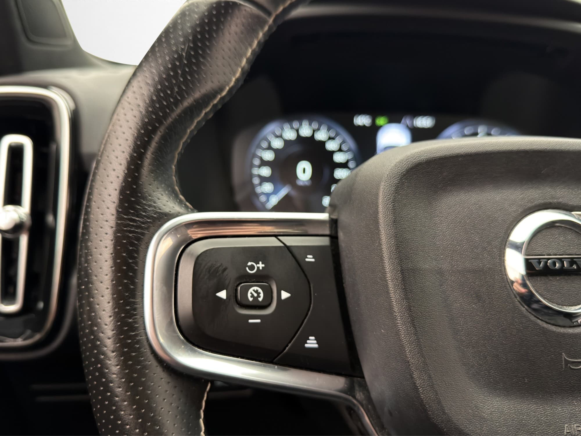 Volvo XC40 T4 190hk AWD R-Design Värmare Adaptiv Skinn Drag