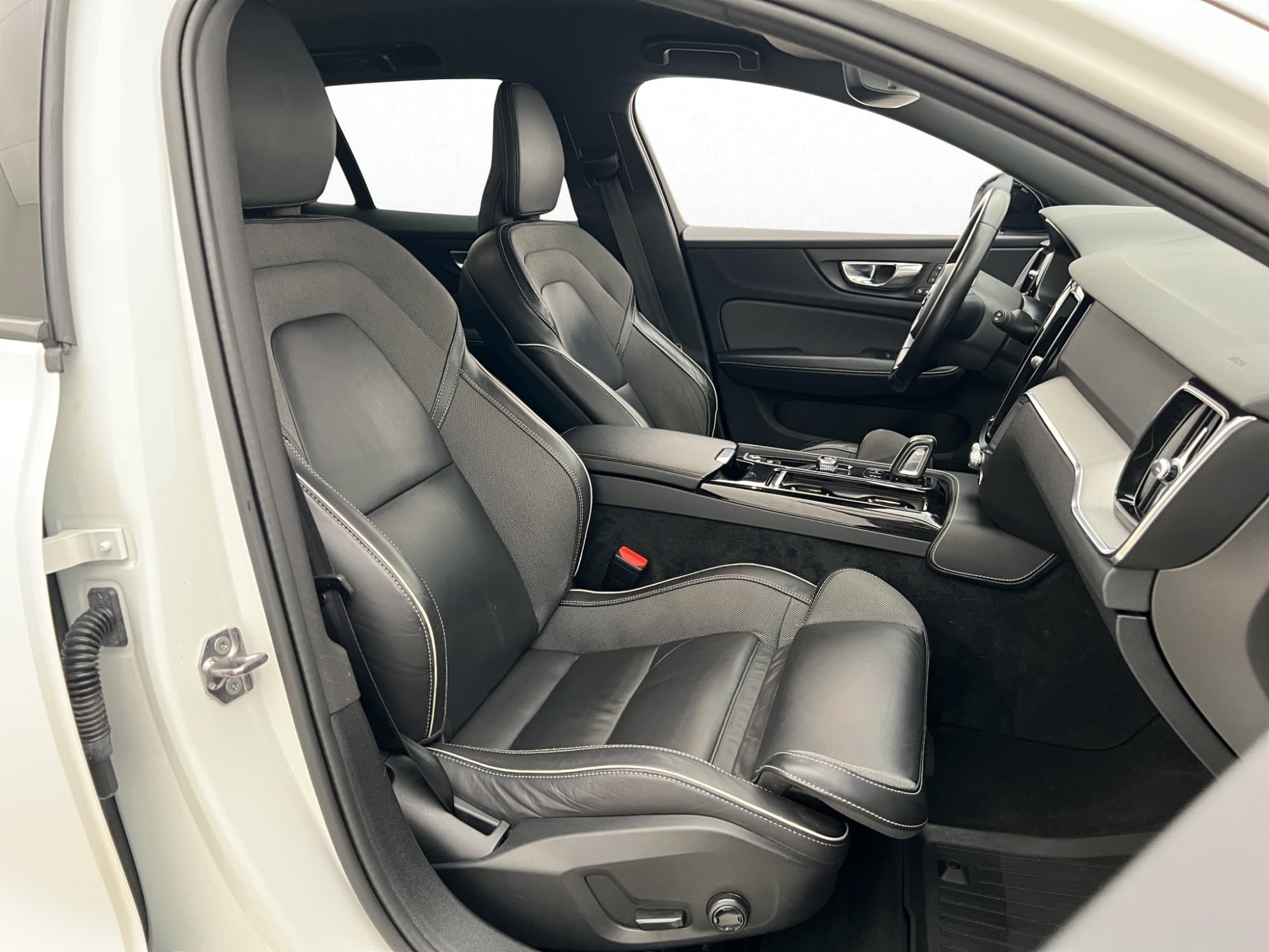 Volvo V60 Recharge T6 AWD R-Design Värmare Dragkrok Kamera