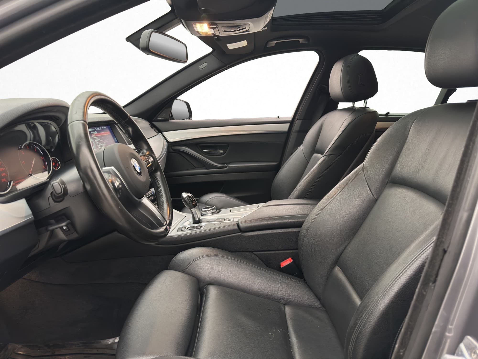 BMW 520d xDrive M Sport Pano H/K Värmare Skinn Navi Ambient