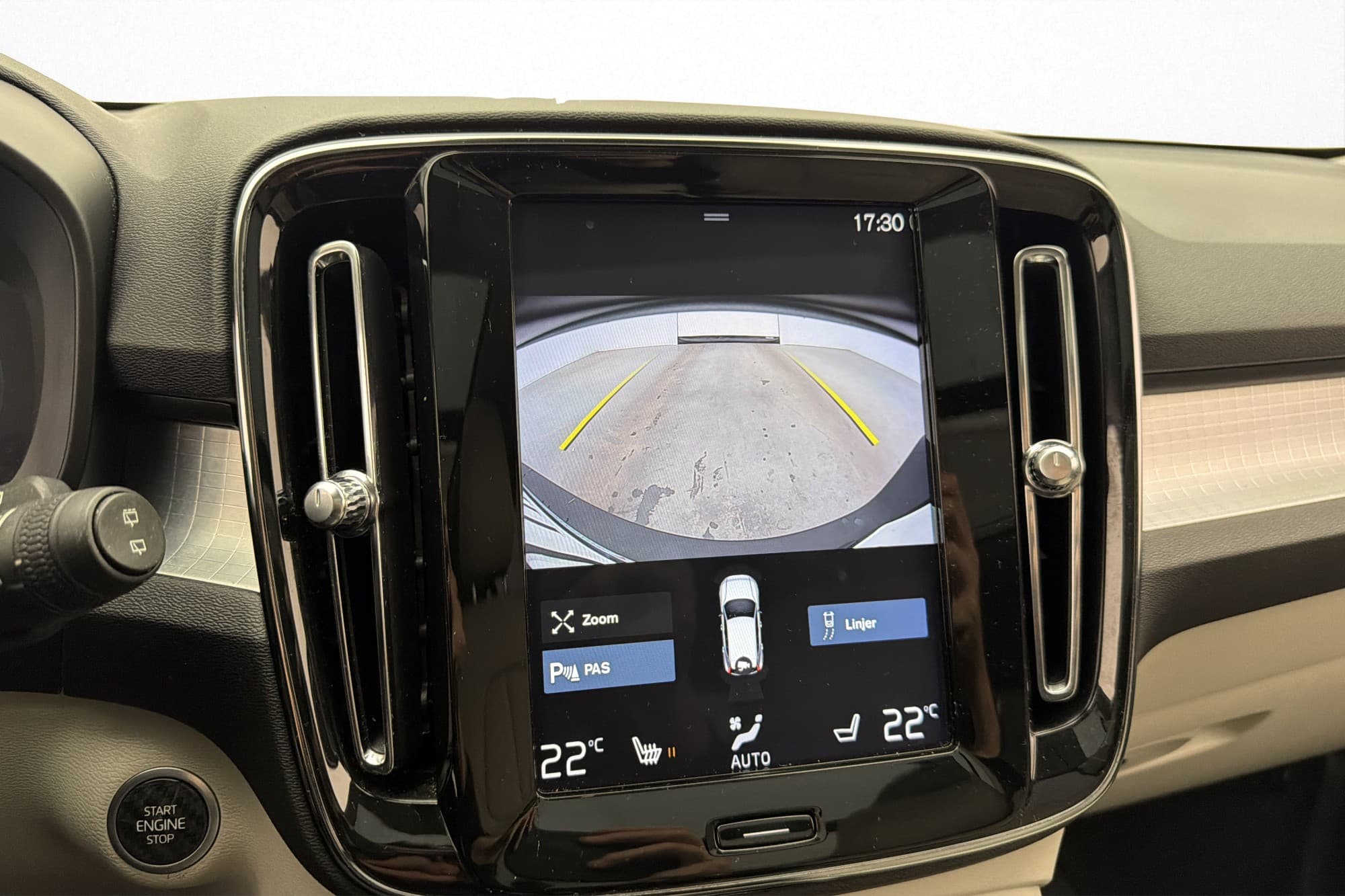 Volvo XC40 T5 AWD Intro Edt Pano Kamera Skinn Navi Carplay