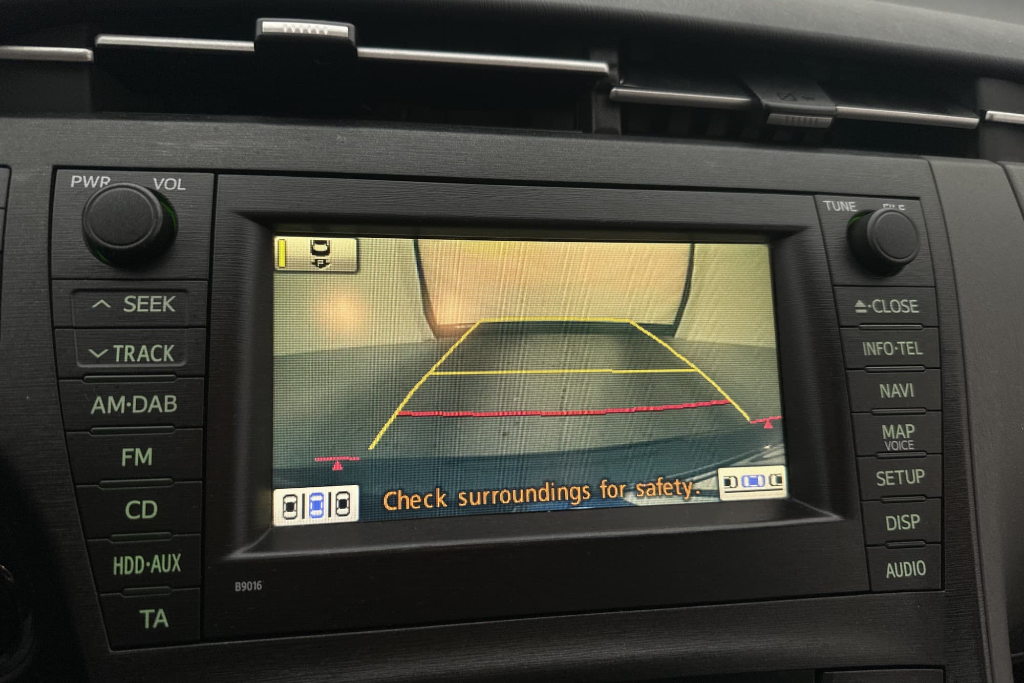 Toyota Prius Hybrid CVT 136hk HUD Värmare Kamera Navi